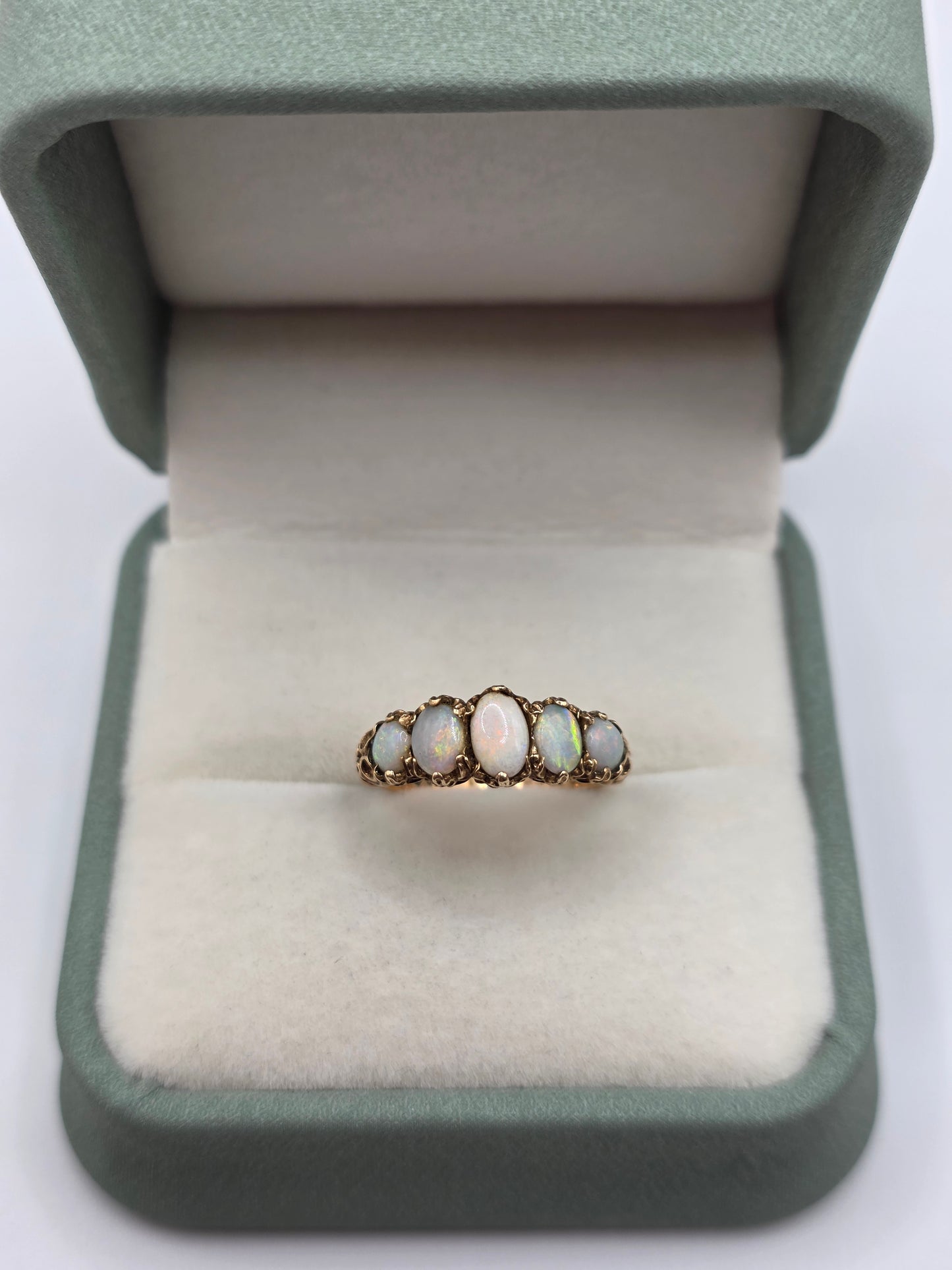 Vintage 9ct gold opal ring