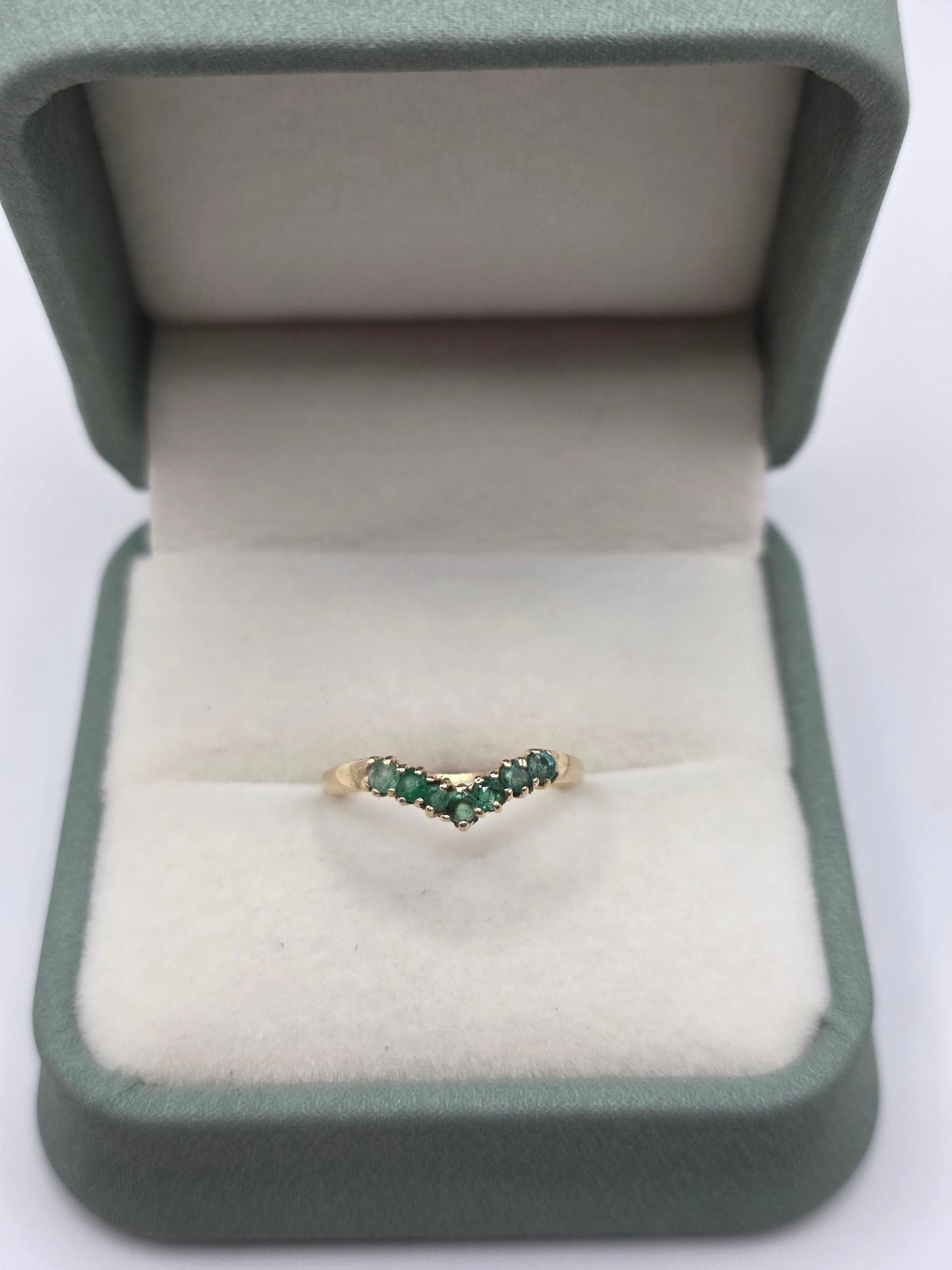 9ct gold emerald wishbone ring