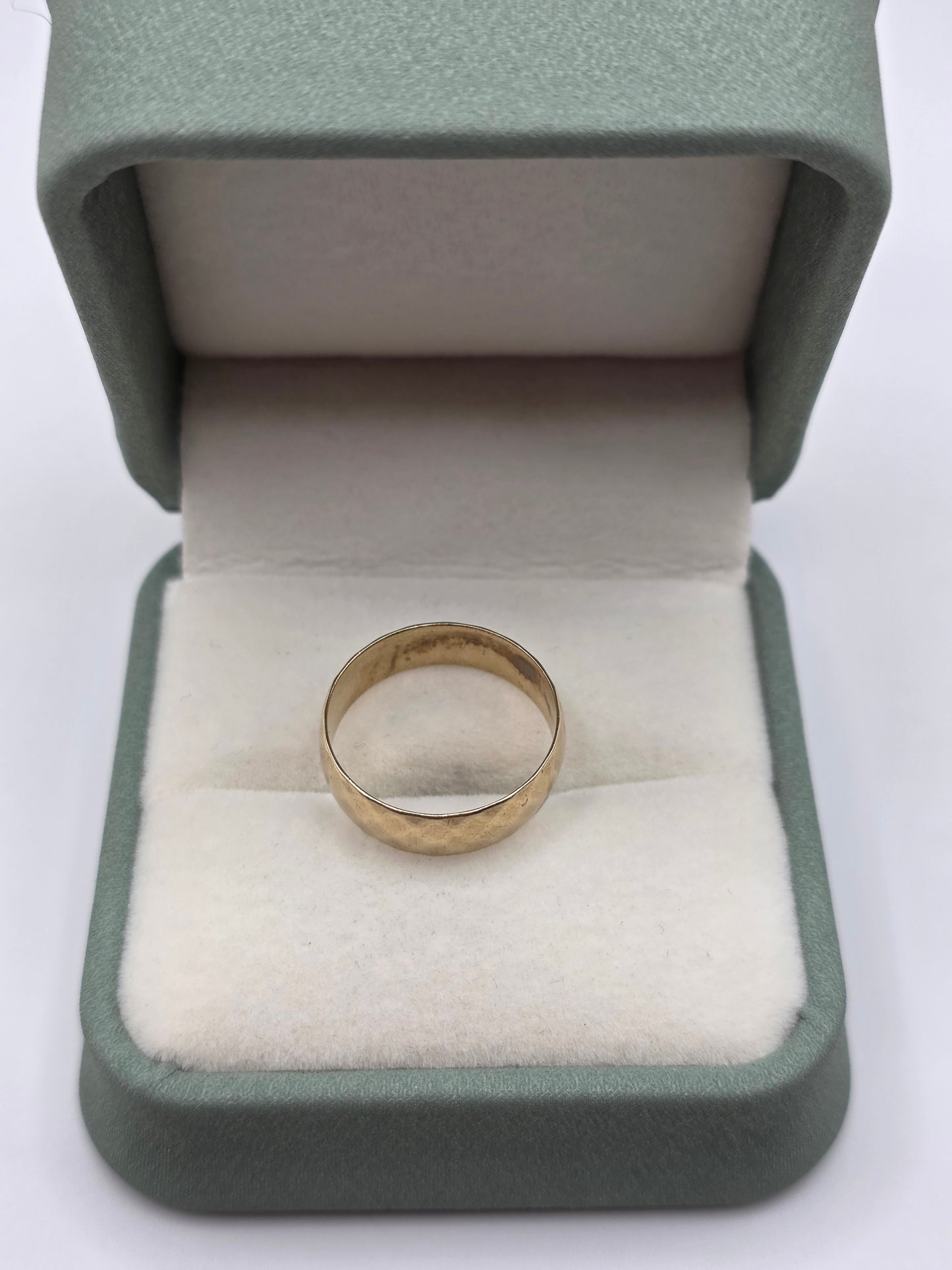 Vintage 9ct gold patterned band ring