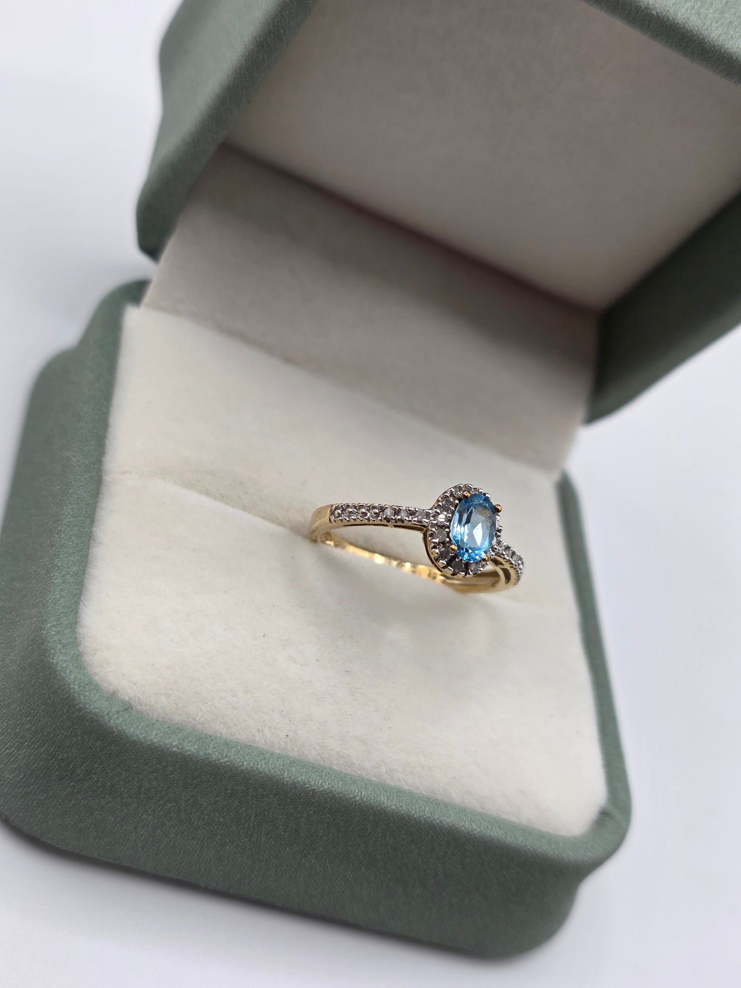 9ct gold topaz and diamond ring