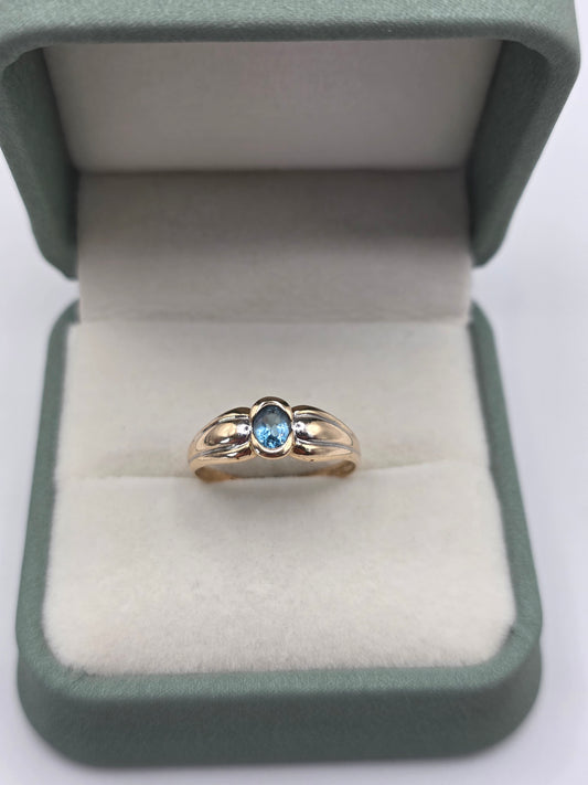 9ct gold topaz ring