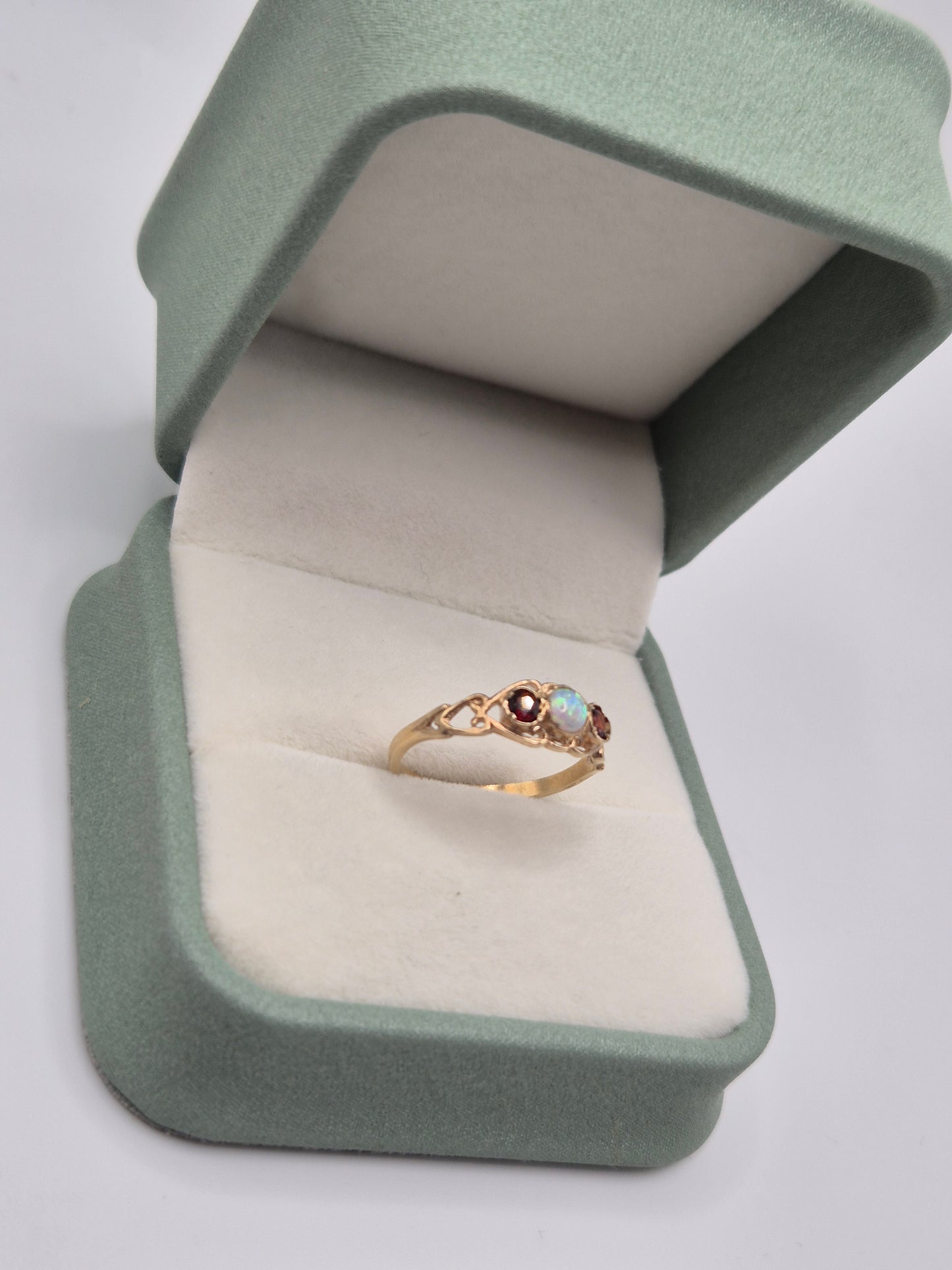 9ct gold synthetic opal and garnet ring