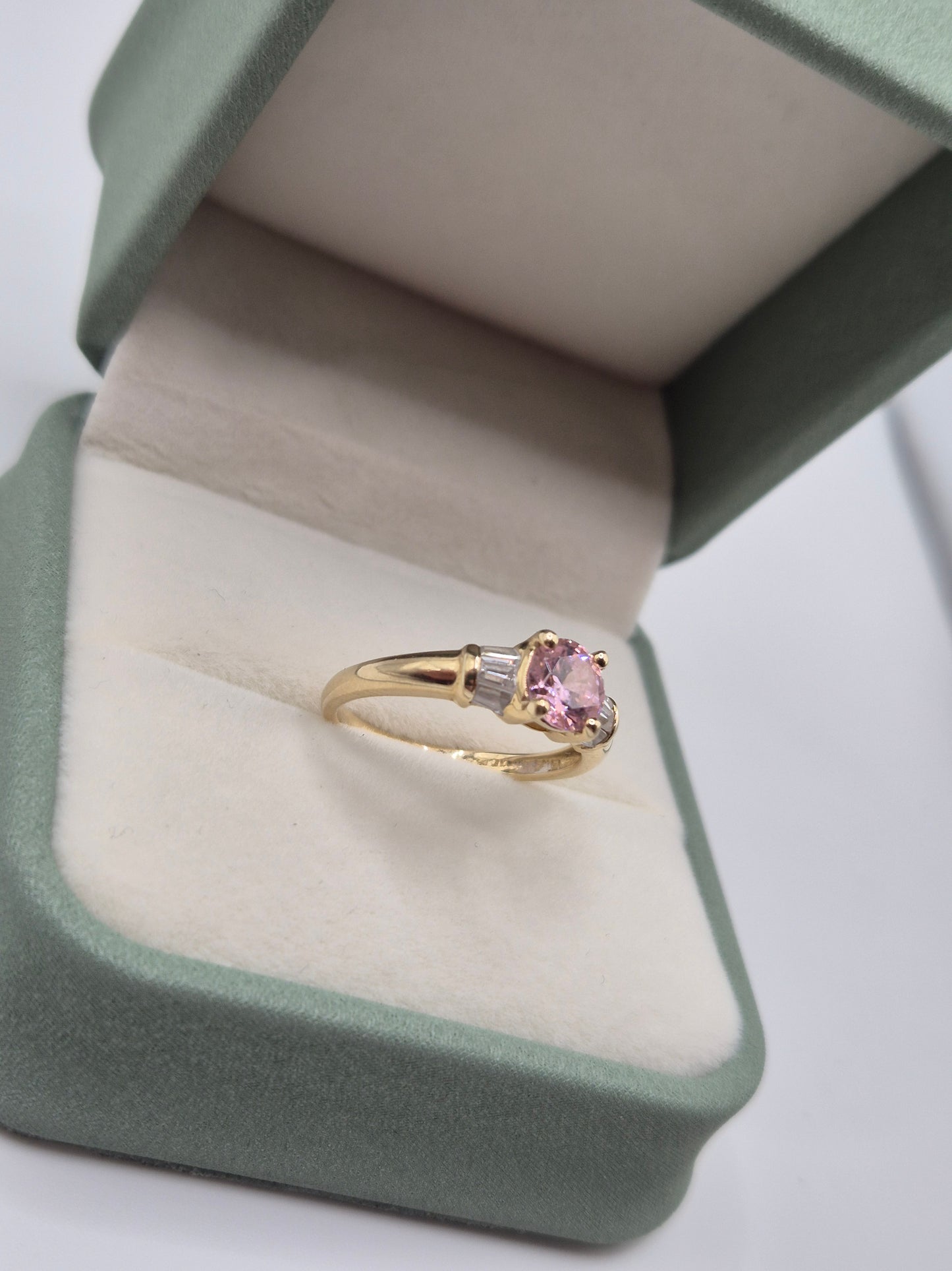 14ct gold pink cz and zircon ring