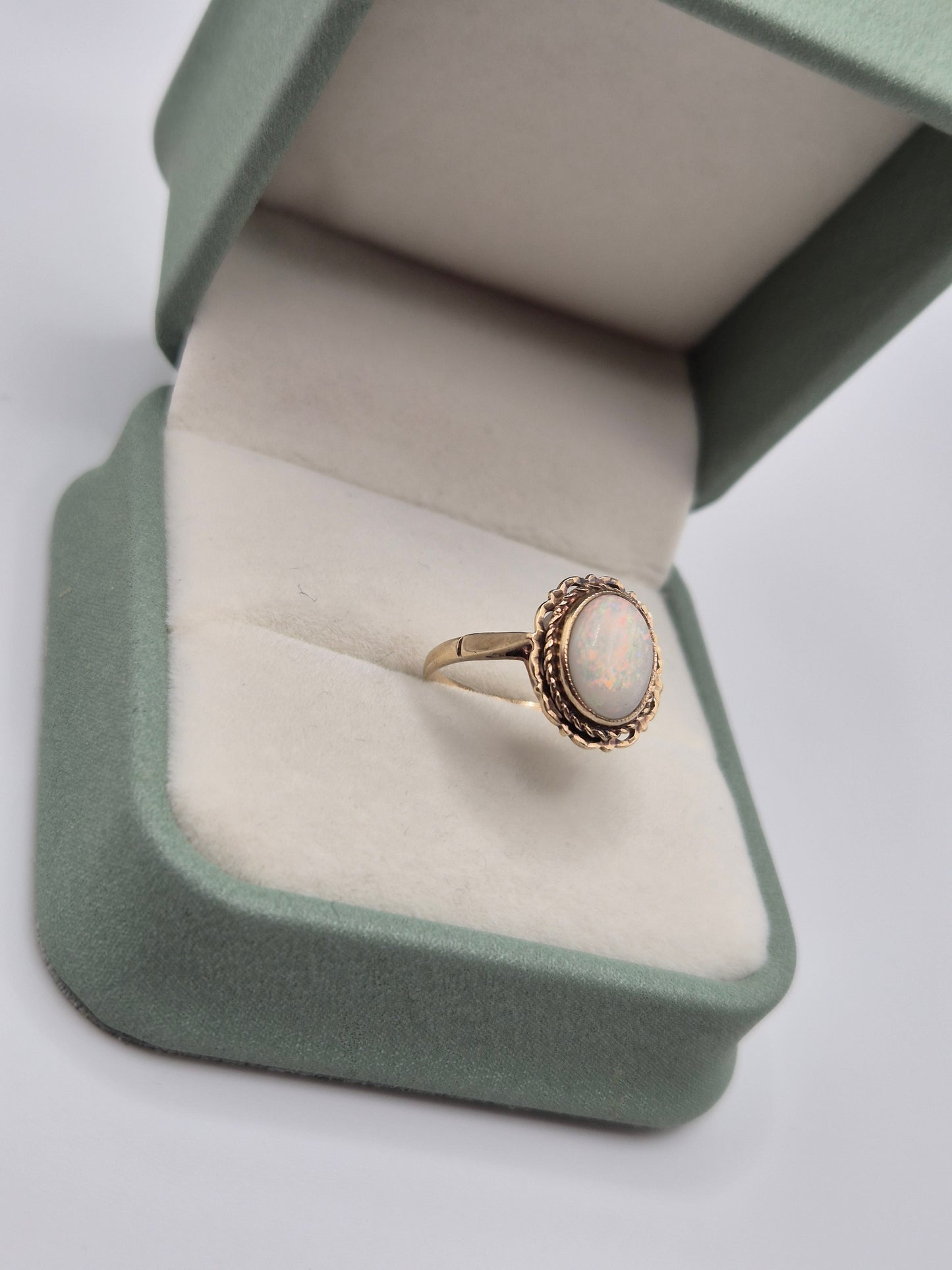 9ct gold opal ring
