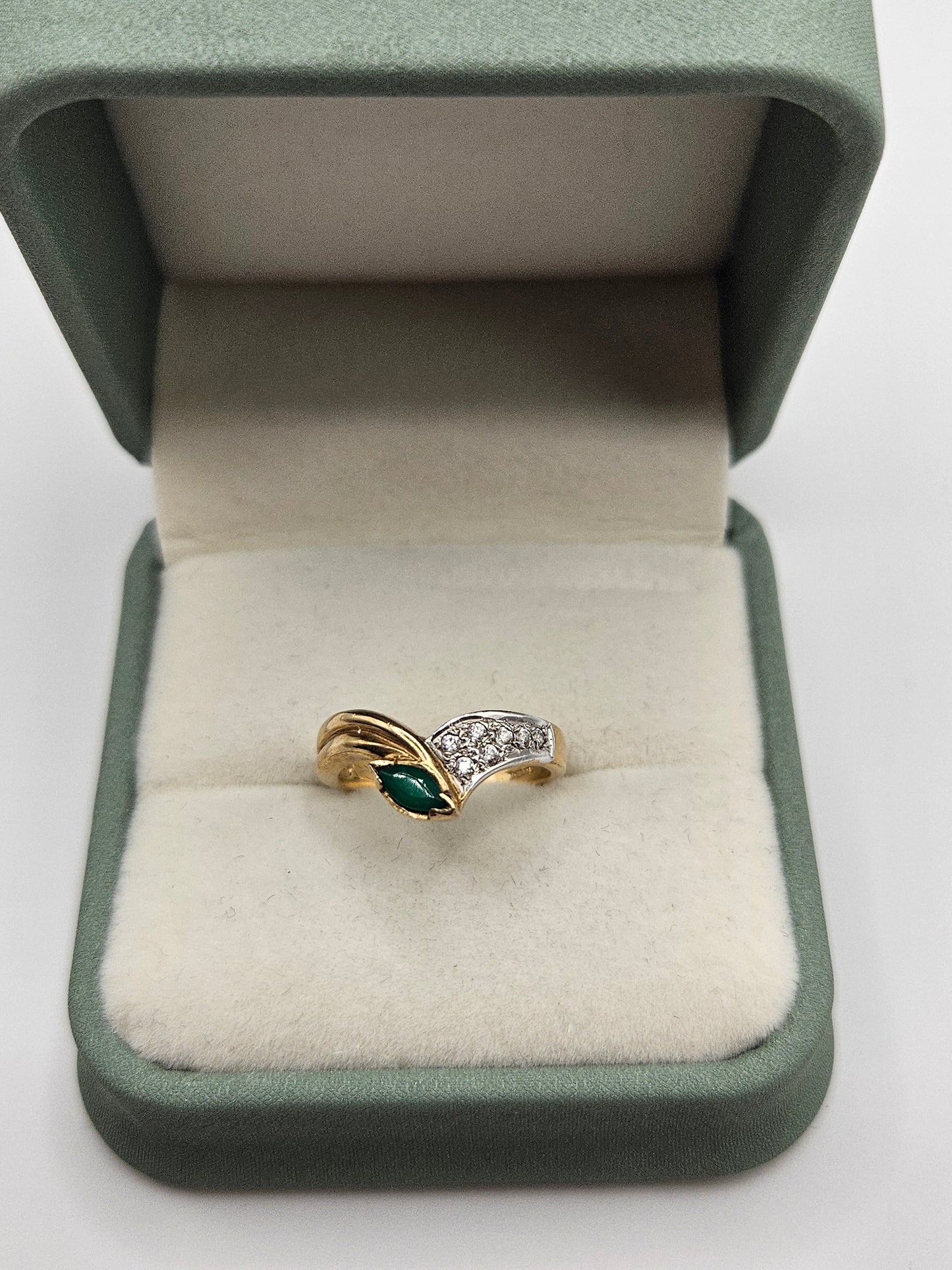 9ct gold agate and diamond wishbone ring