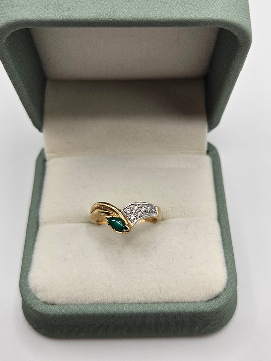 9ct gold agate and diamond wishbone ring