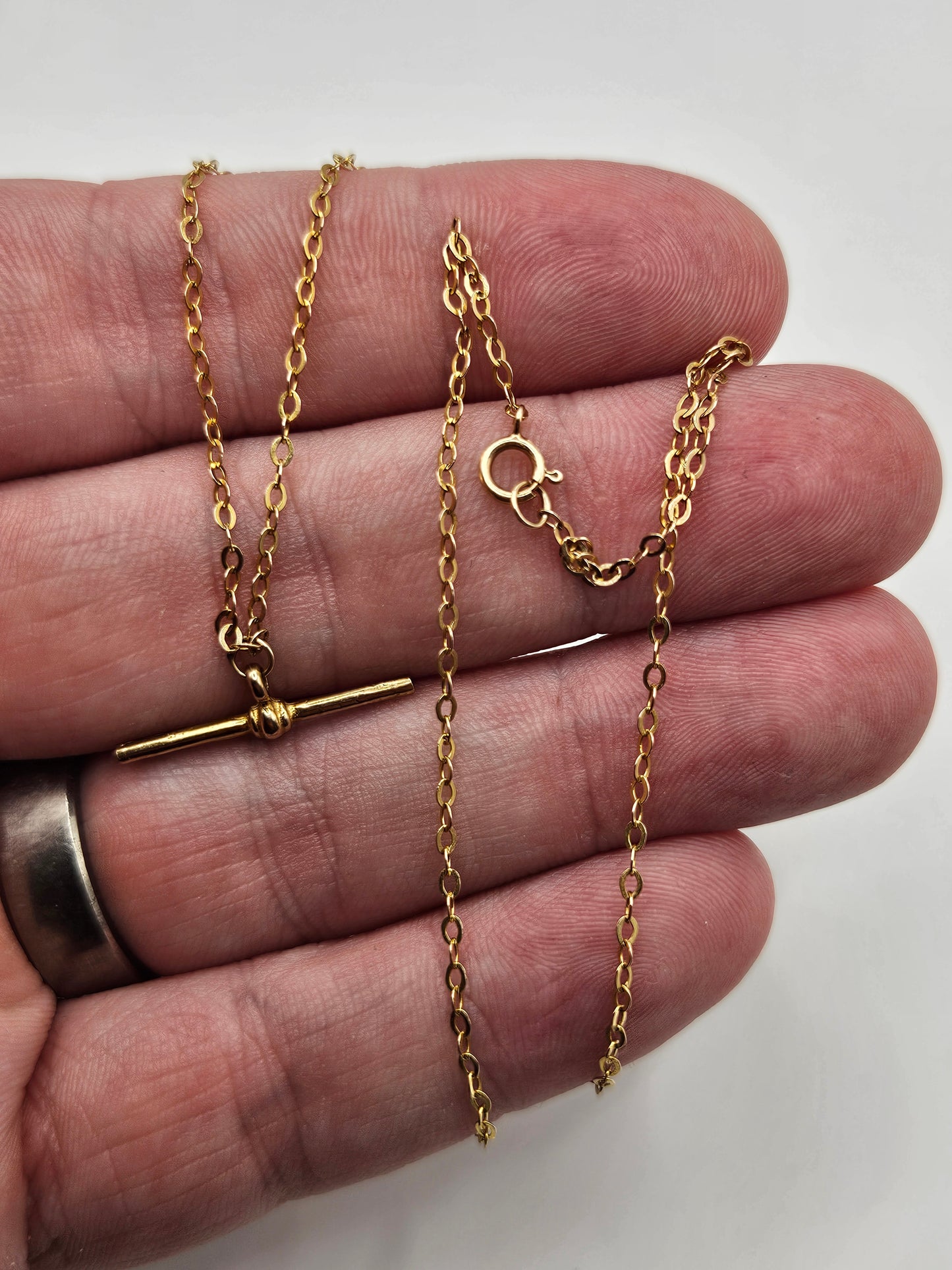 9ct gold T-bar necklace