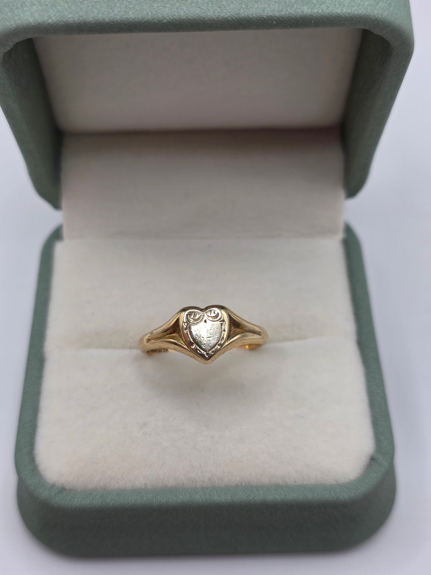 9ct gold shield signet ring
