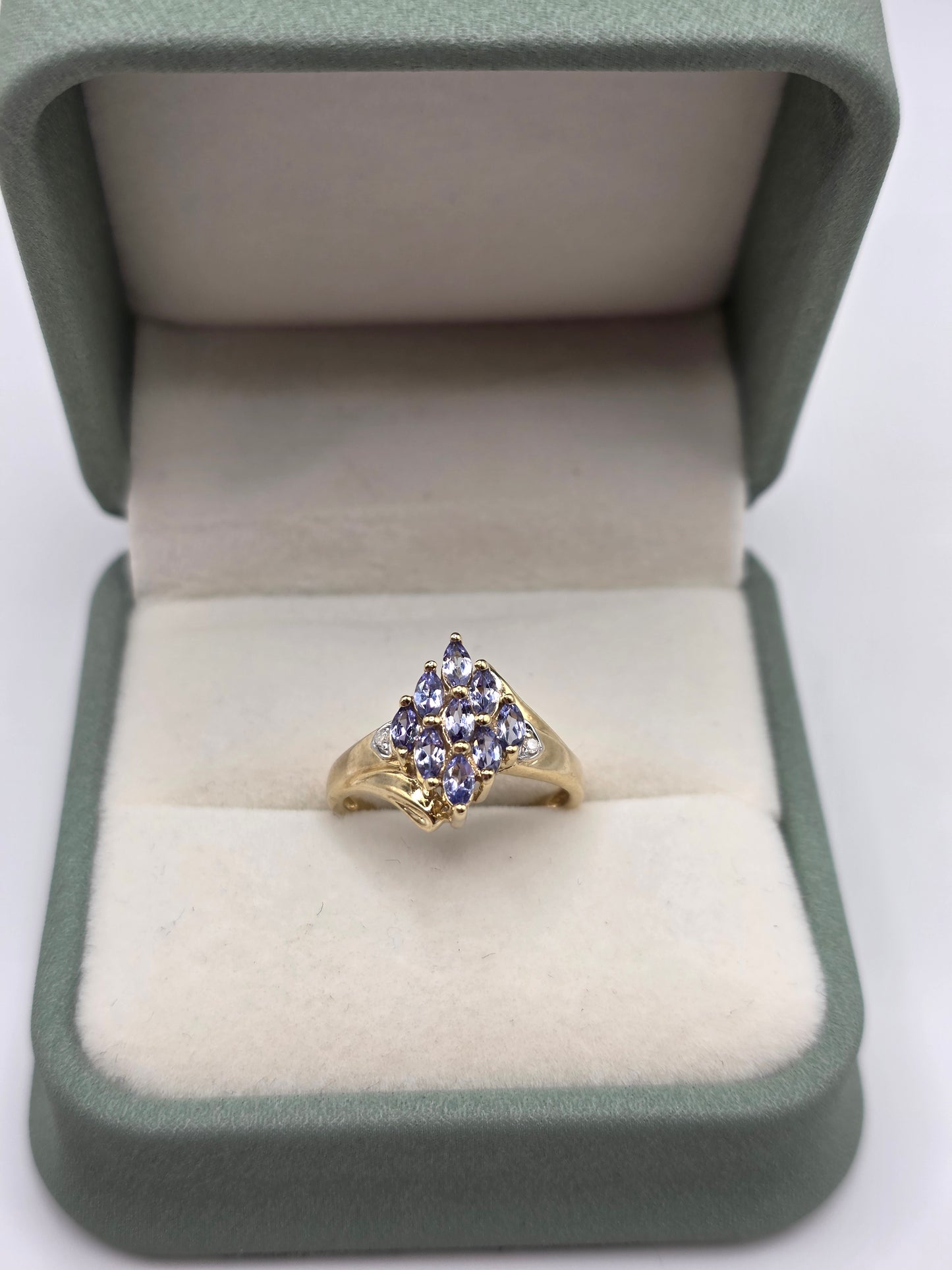 9ct gold tanzanite and diamond ring