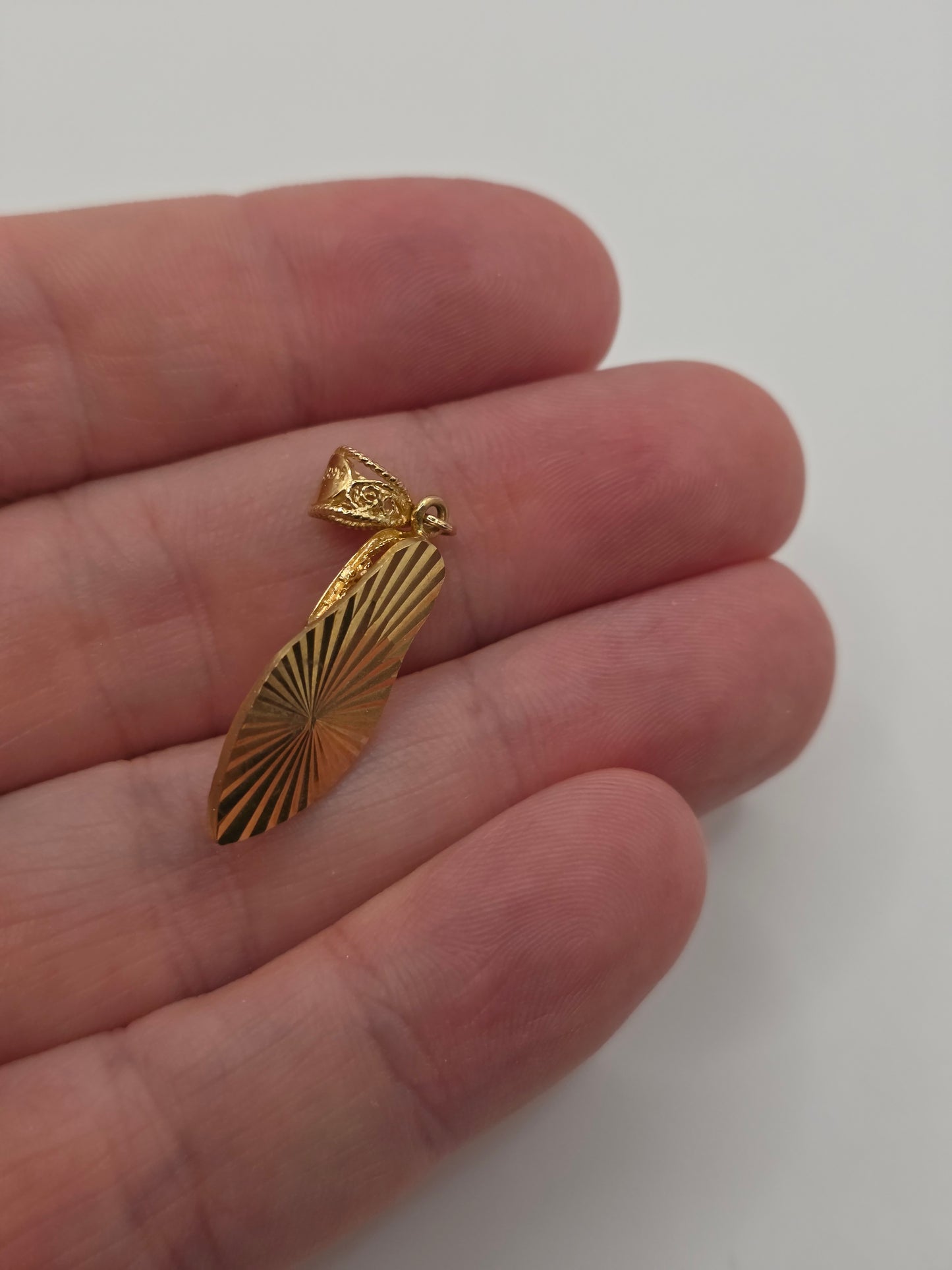 9ct gold filigree shoe pendant