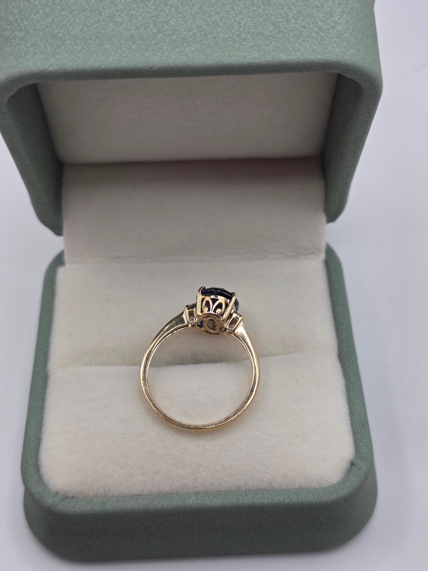9ct gold kyanite and diamond ring