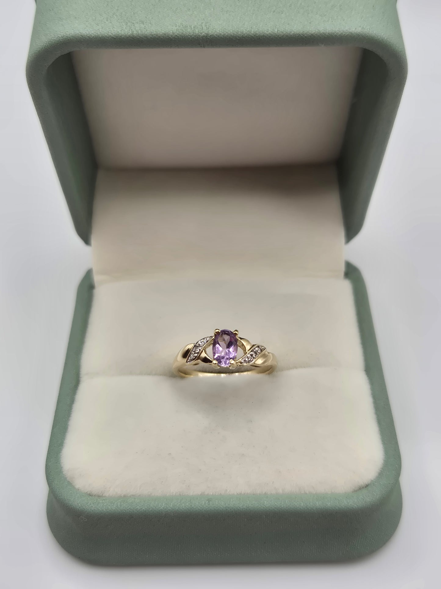 9ct gold amethyst and diamond ring