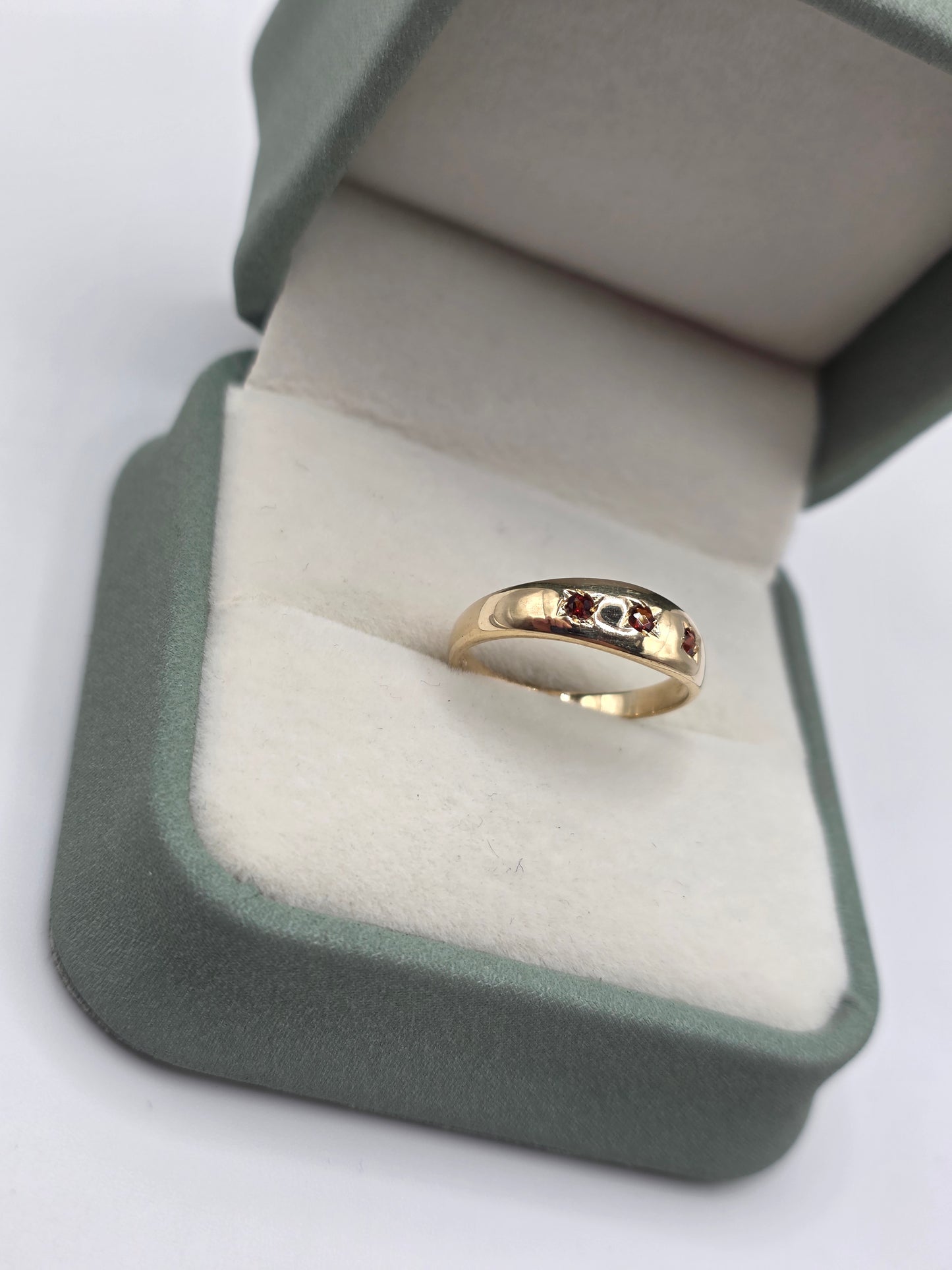 9ct gold garnet gypsy ring