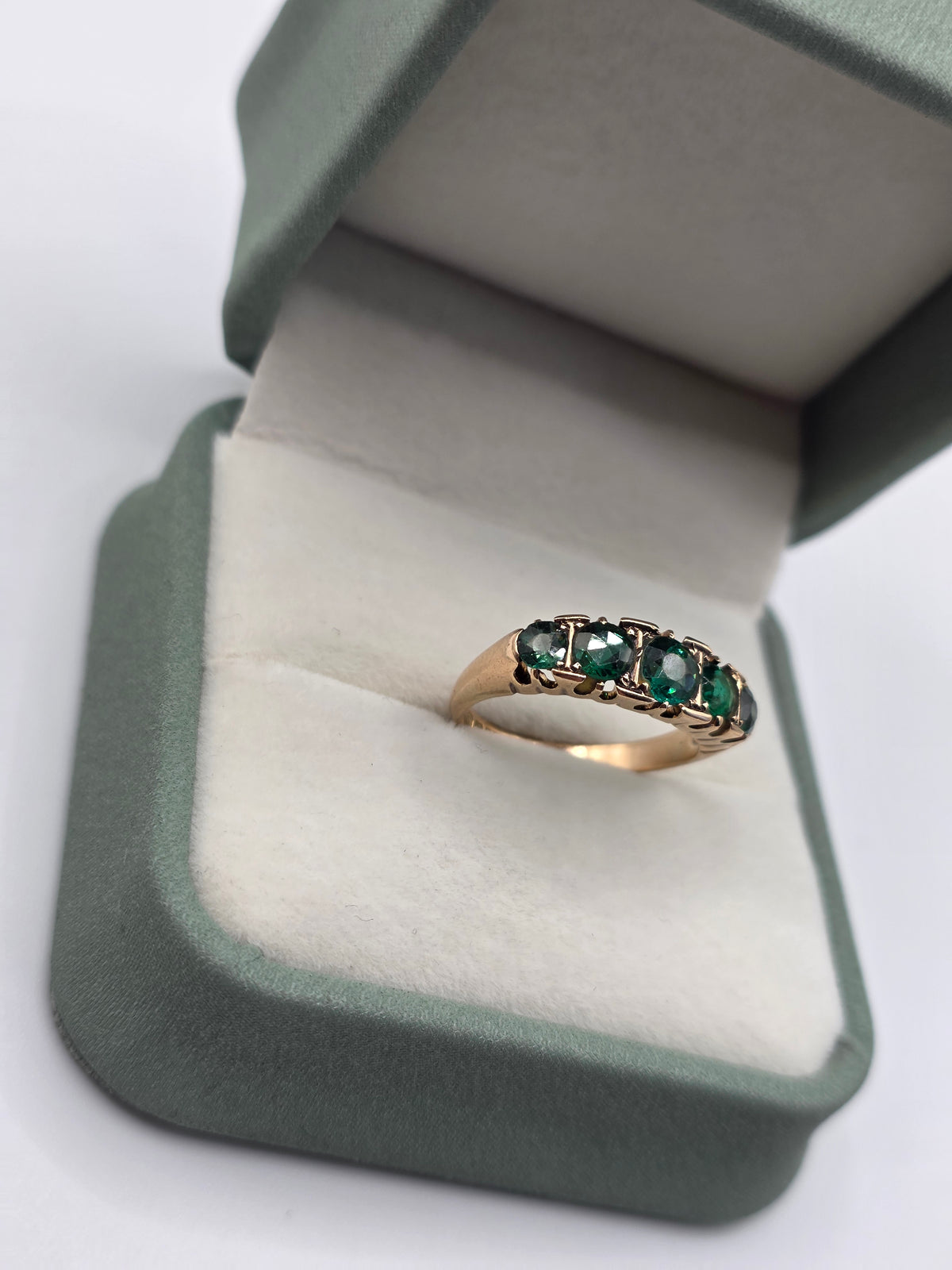 9ct gold green tourmaline ring