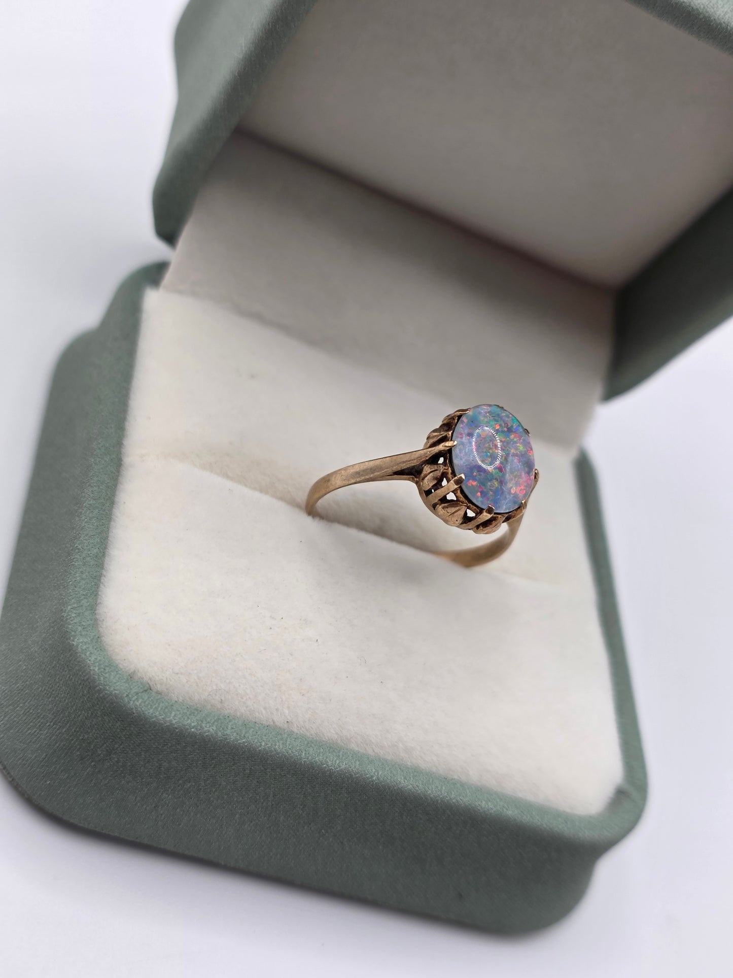 9ct gold opal triplet ring