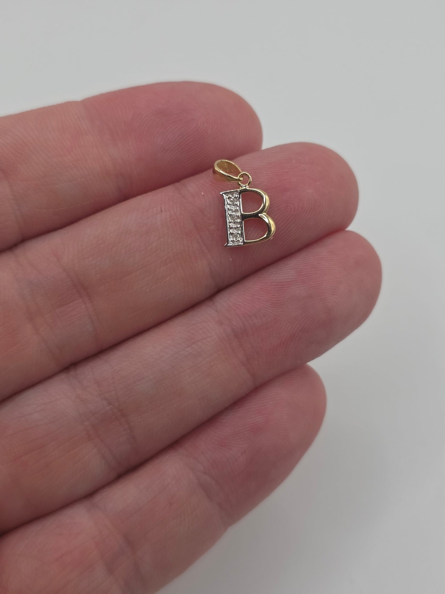 9ct gold diamond initial B pendant