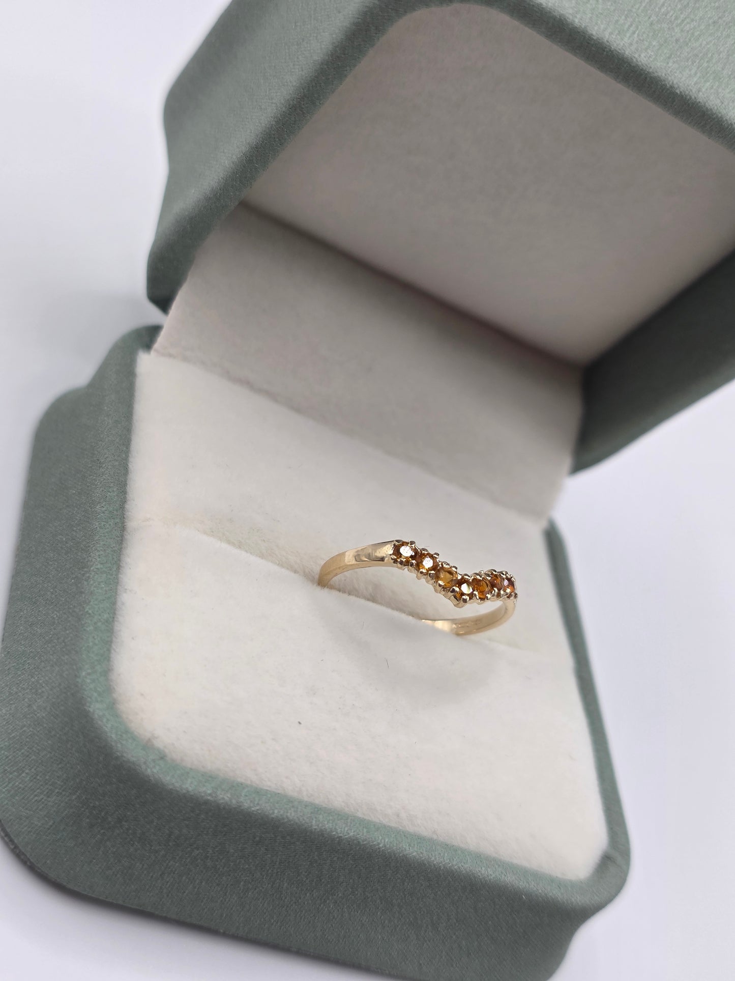 9ct gold citrine wishbone ring