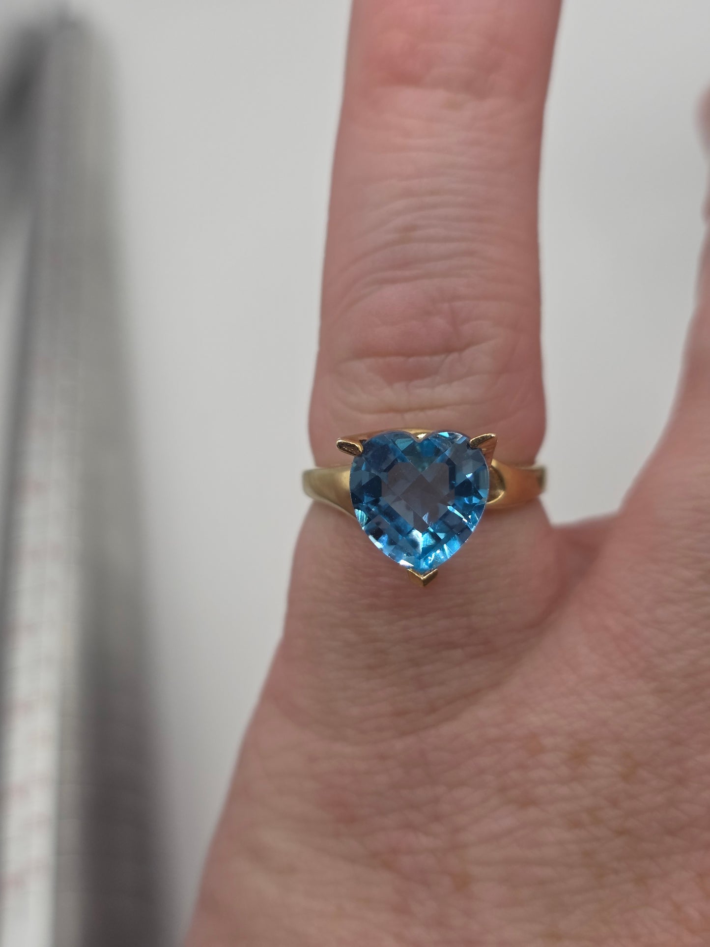 9ct gold blue topaz heart ring