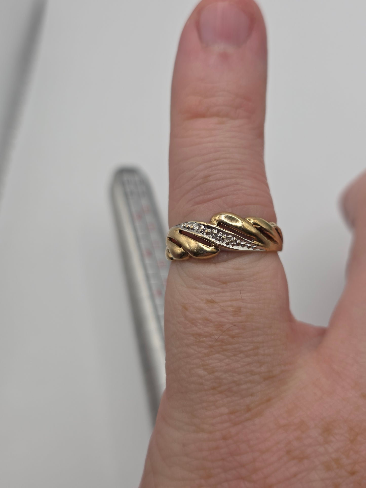 9ct gold diamond ring