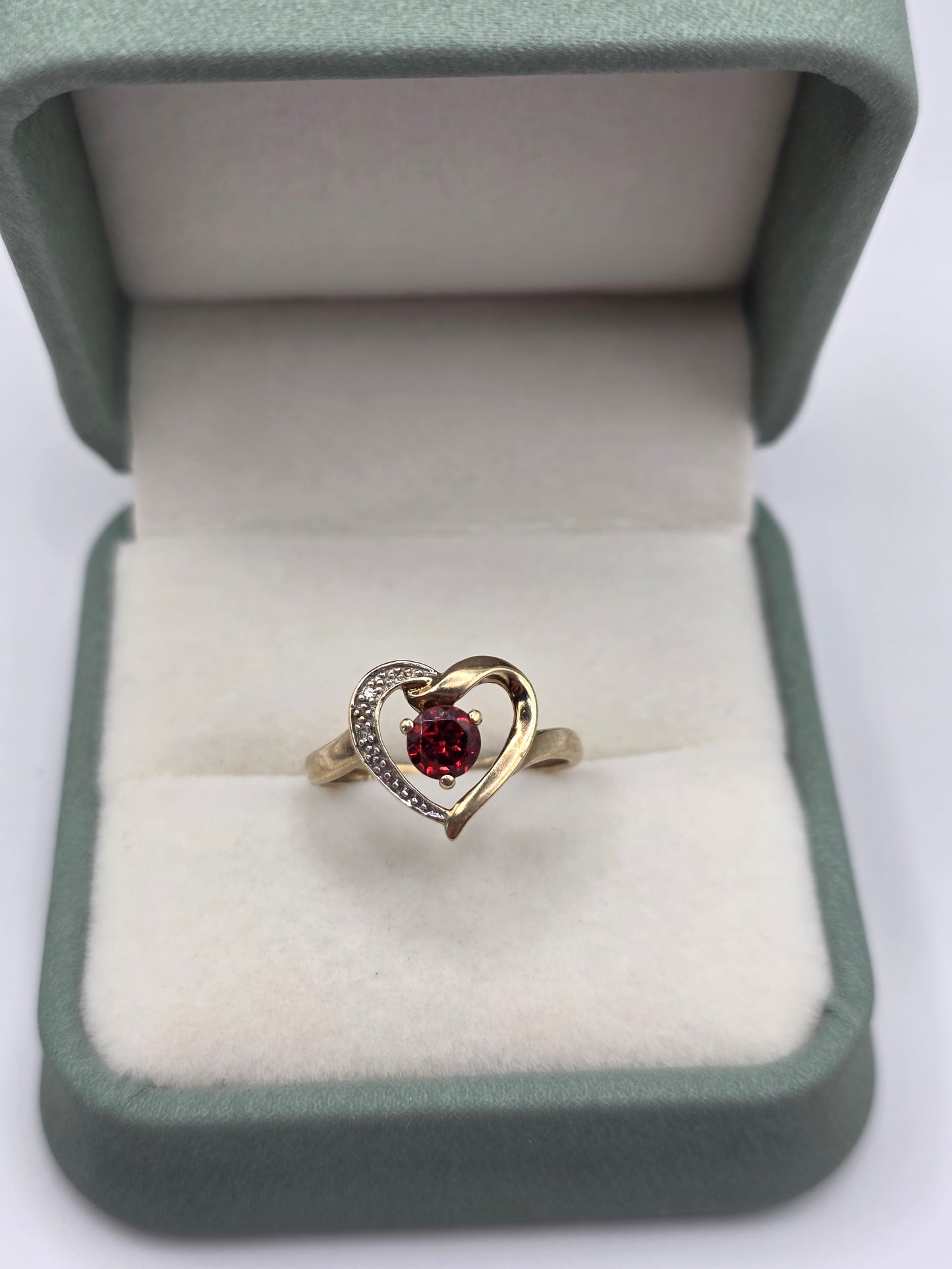 9ct gold garnet and diamond heart ring