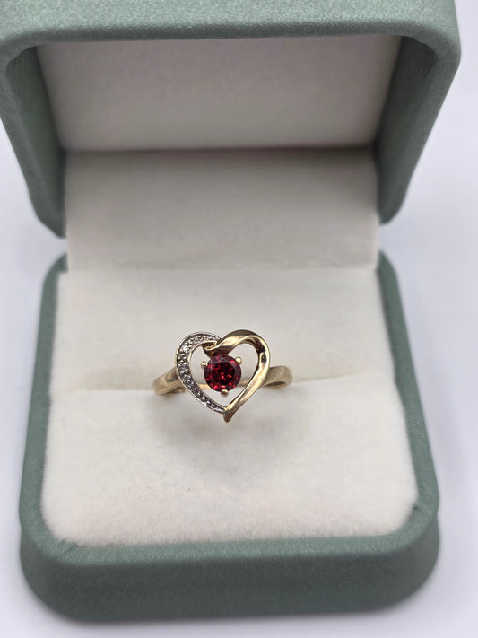 9ct gold garnet and diamond heart ring