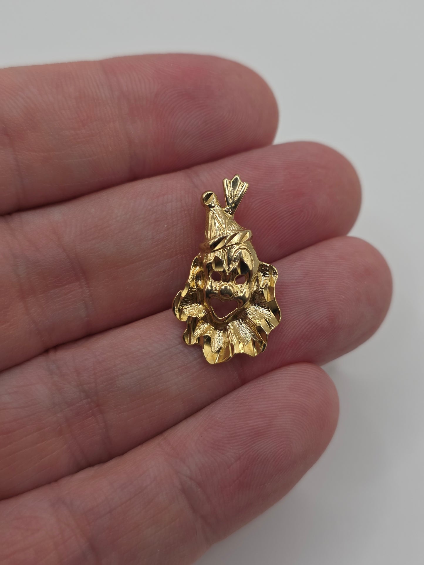 9ct gold clown pendant