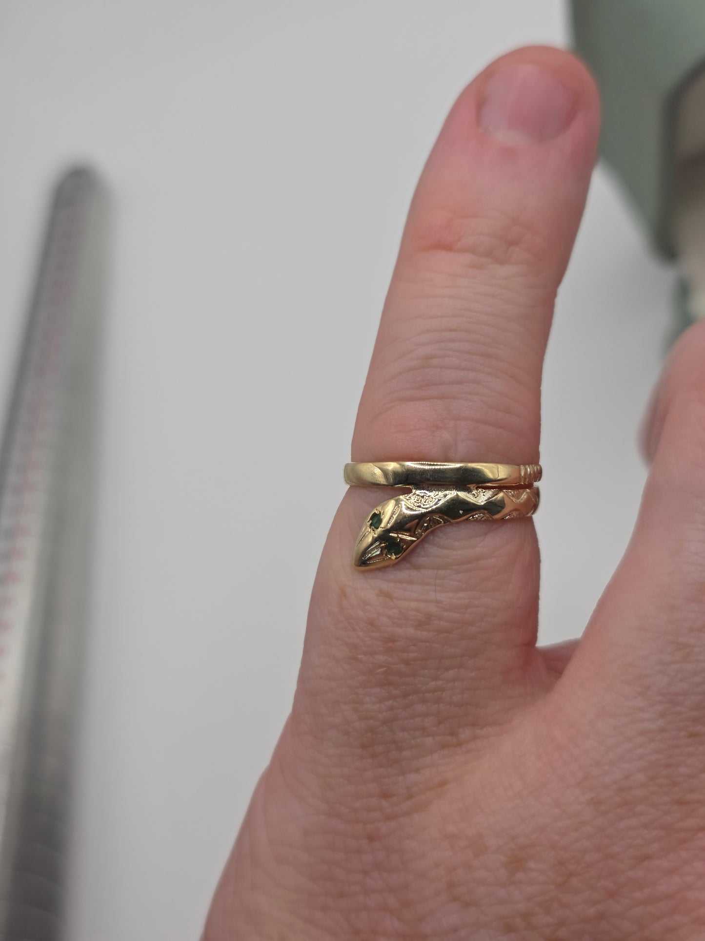 9ct gold emerald snake ring