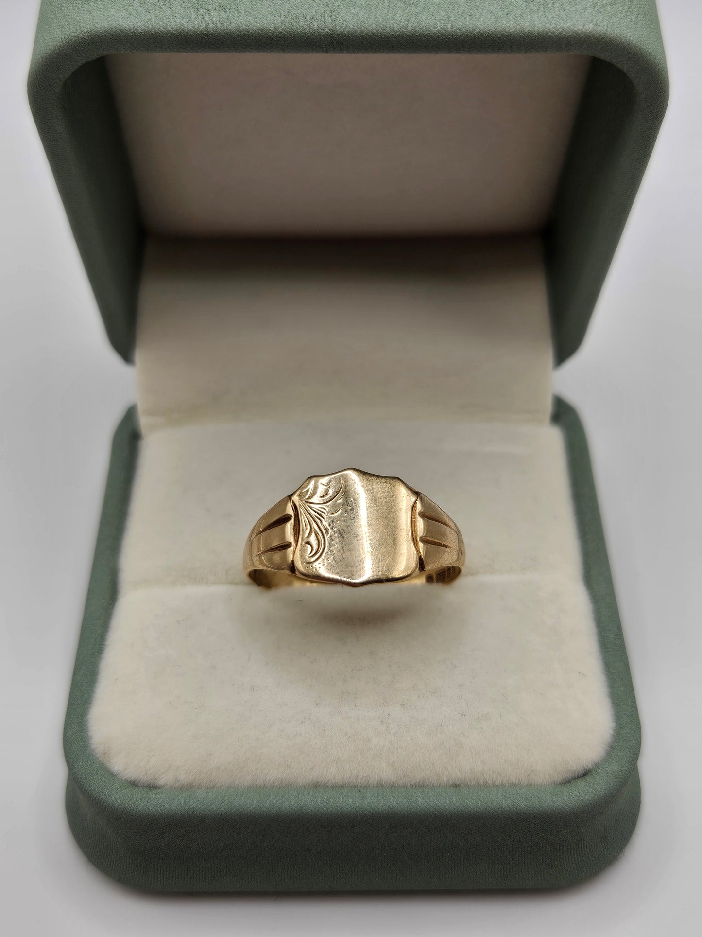 9ct gold engraved shield signet ring