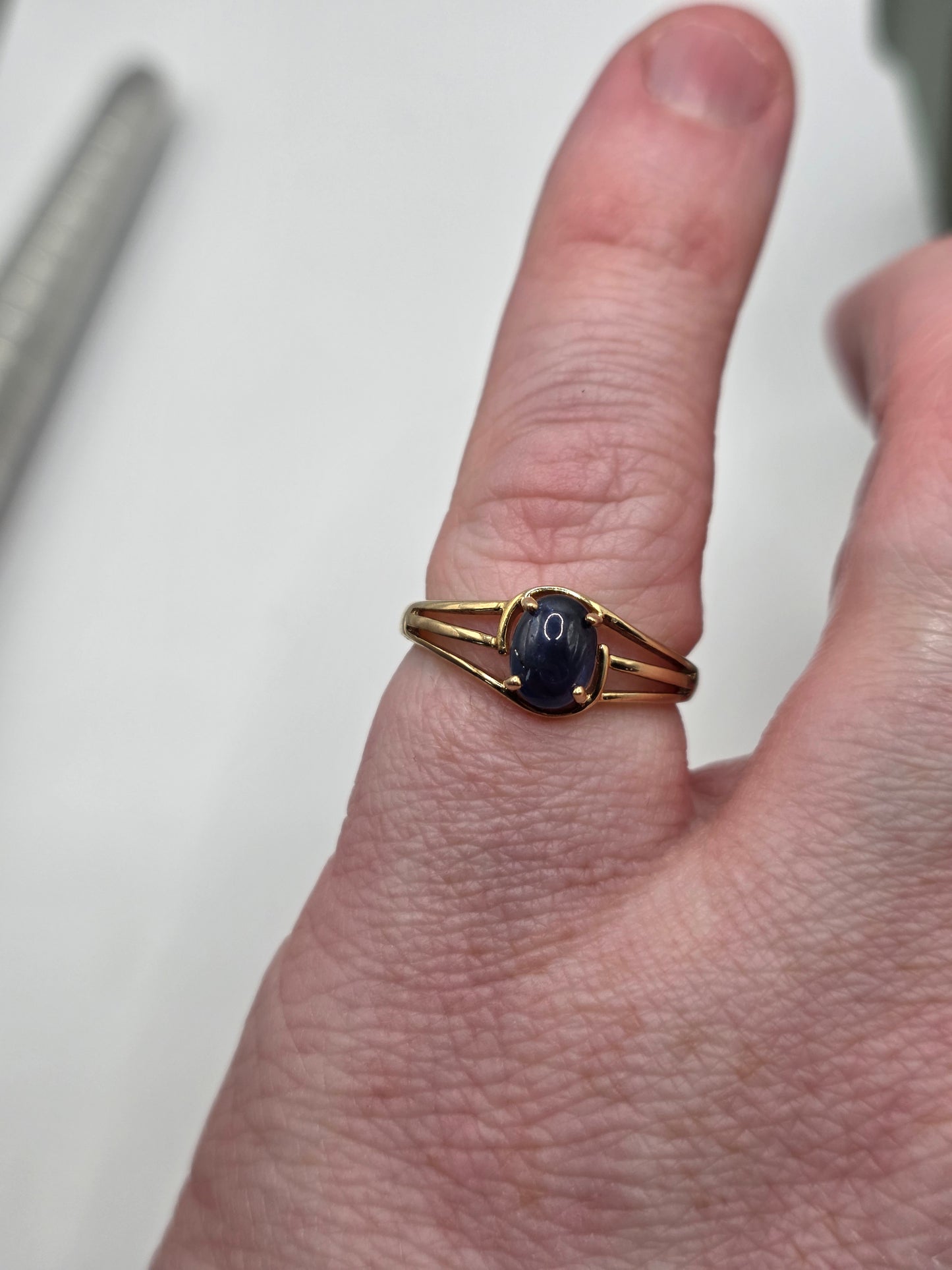 9ct gold cabachon sapphire ring