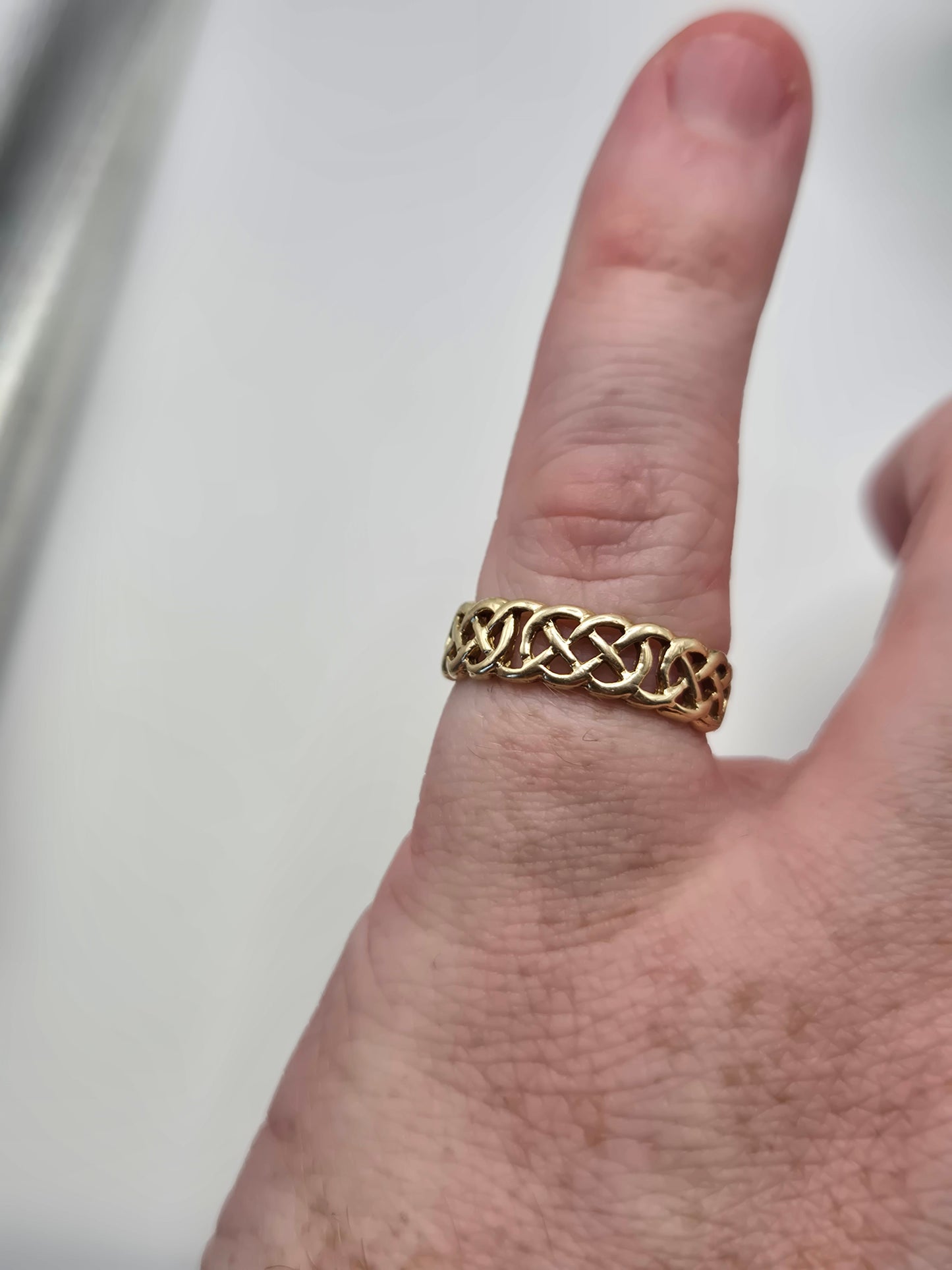 9ct gold celtic ring