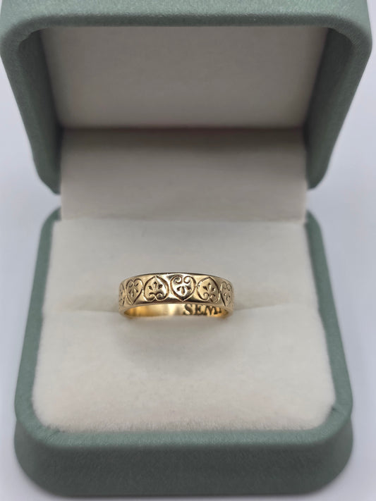 9ct gold patterned band ring