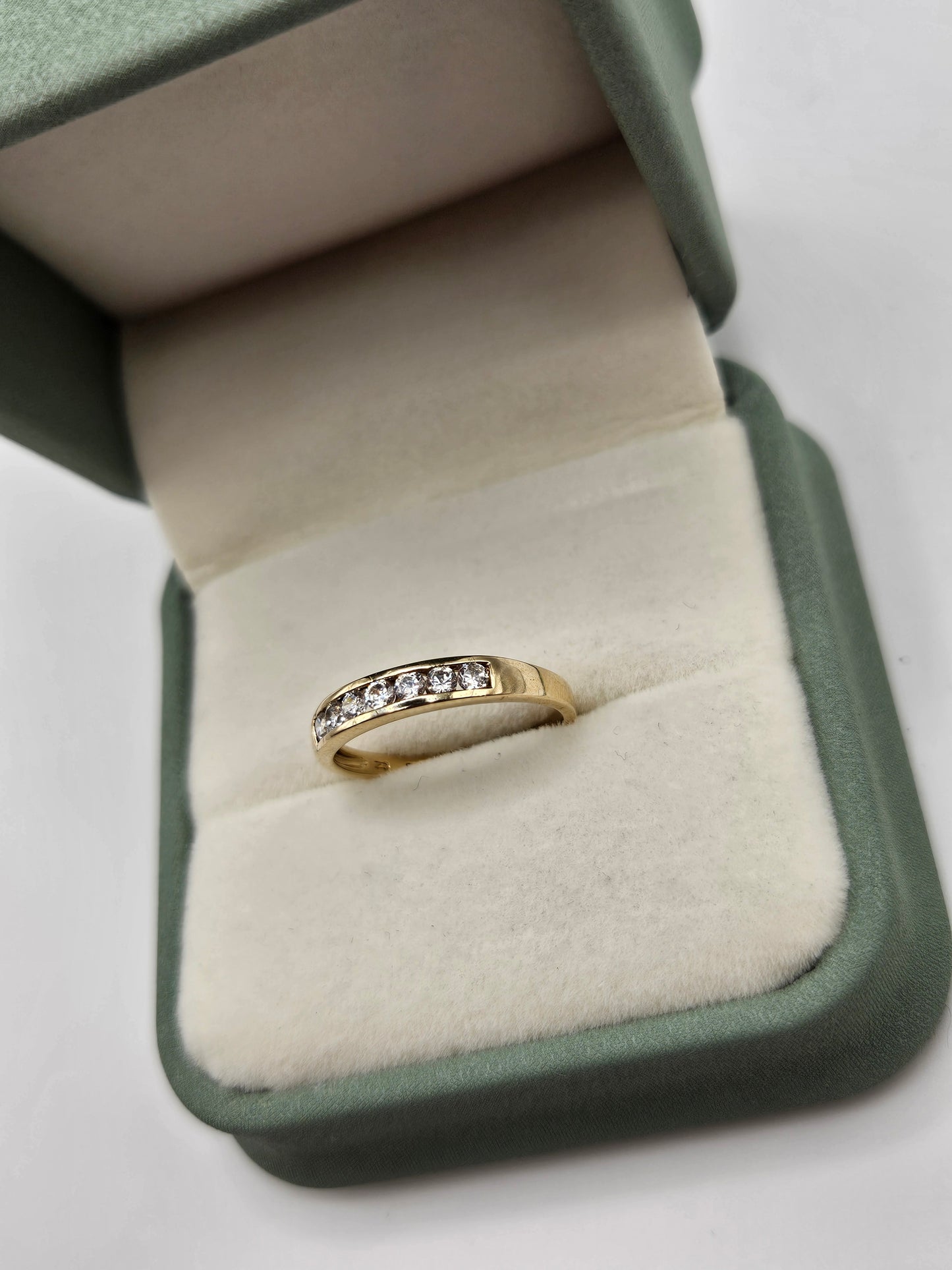 9ct gold cz ring