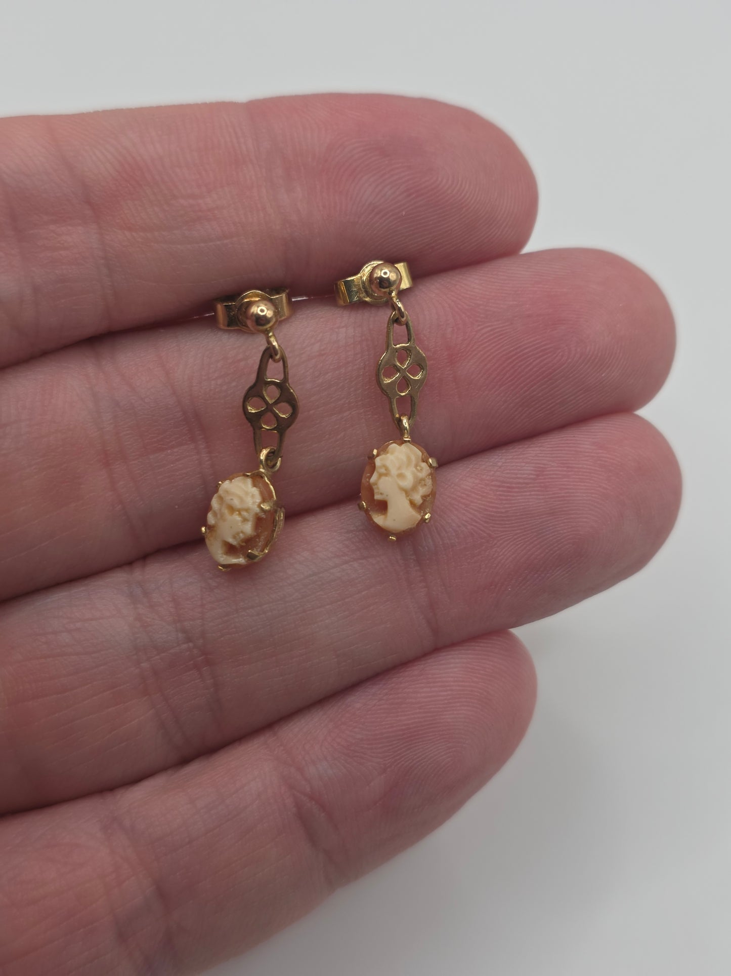 9ct gold cameo earrings