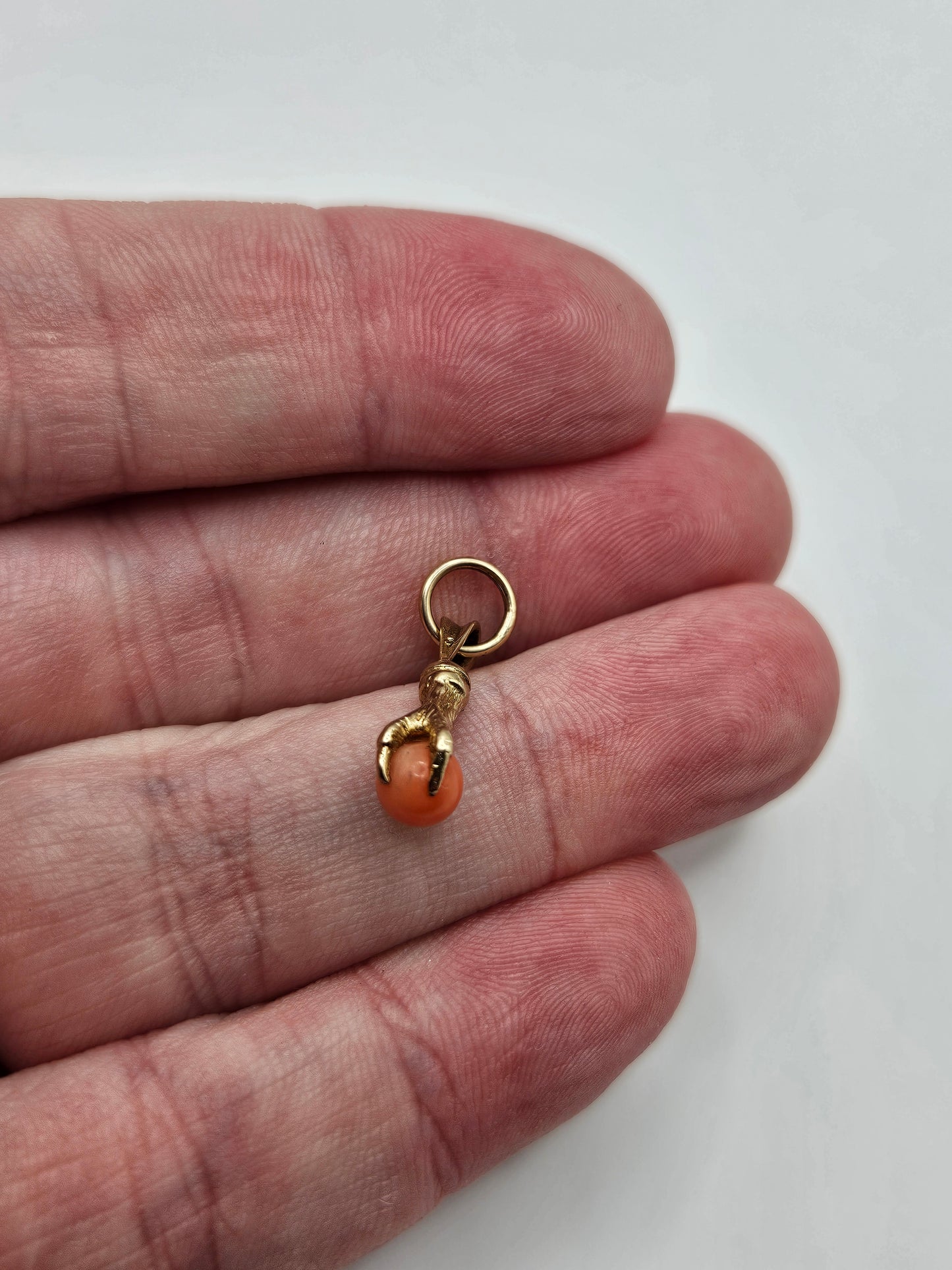 9ct gold coral claw pendant