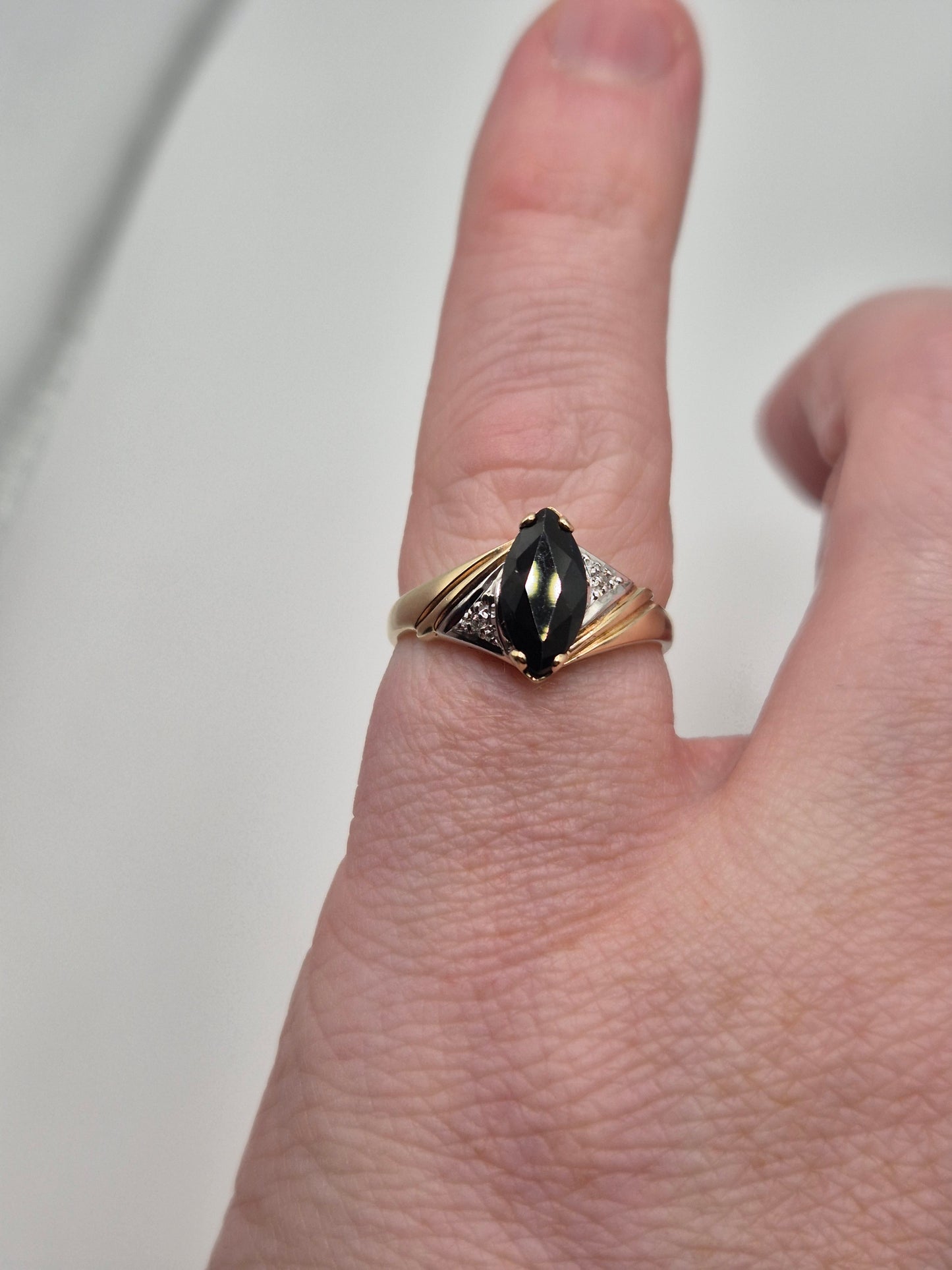 9ct gold sapphire and diamond ring