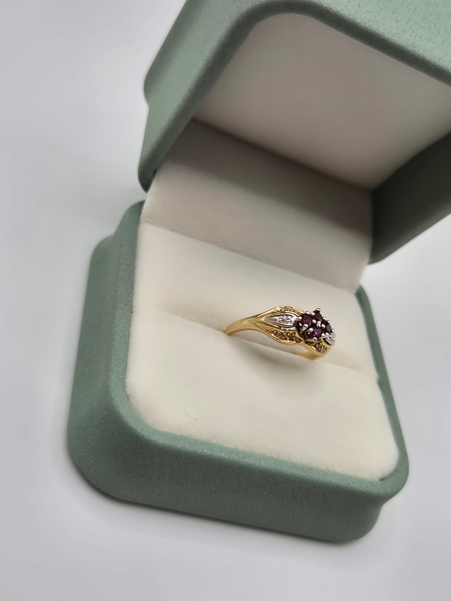 18ct gold ruby and diamond ring