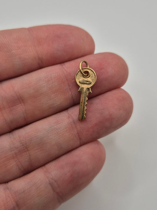 9ct gold key charm