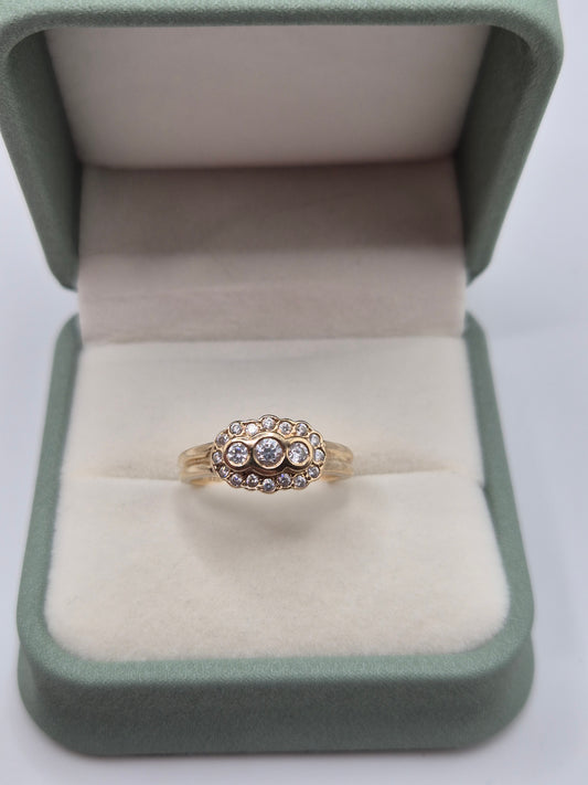 9ct gold zircon ring