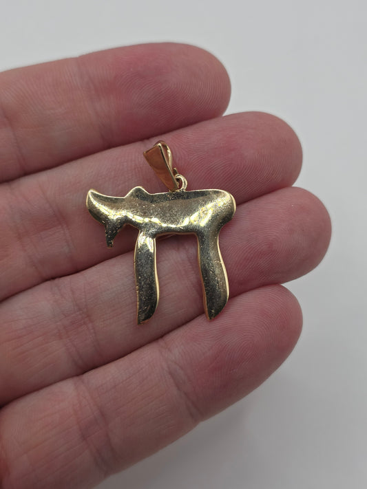 9ct gold chai pendant