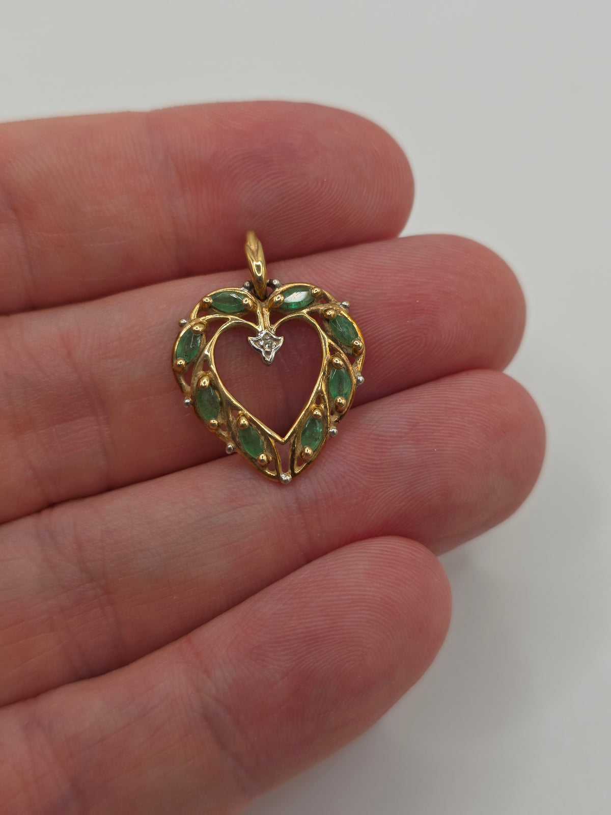 9ct gold emerald and diamond heart pendant