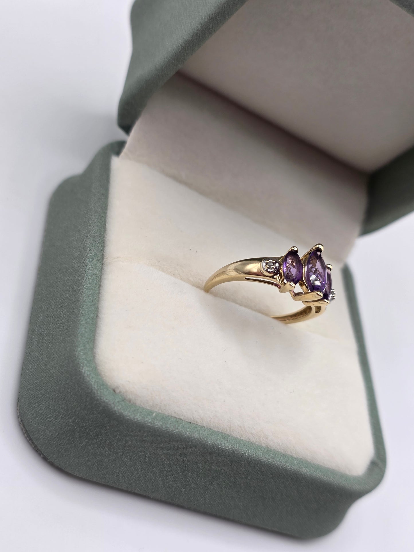 9ct gold amethyst and diamond ring