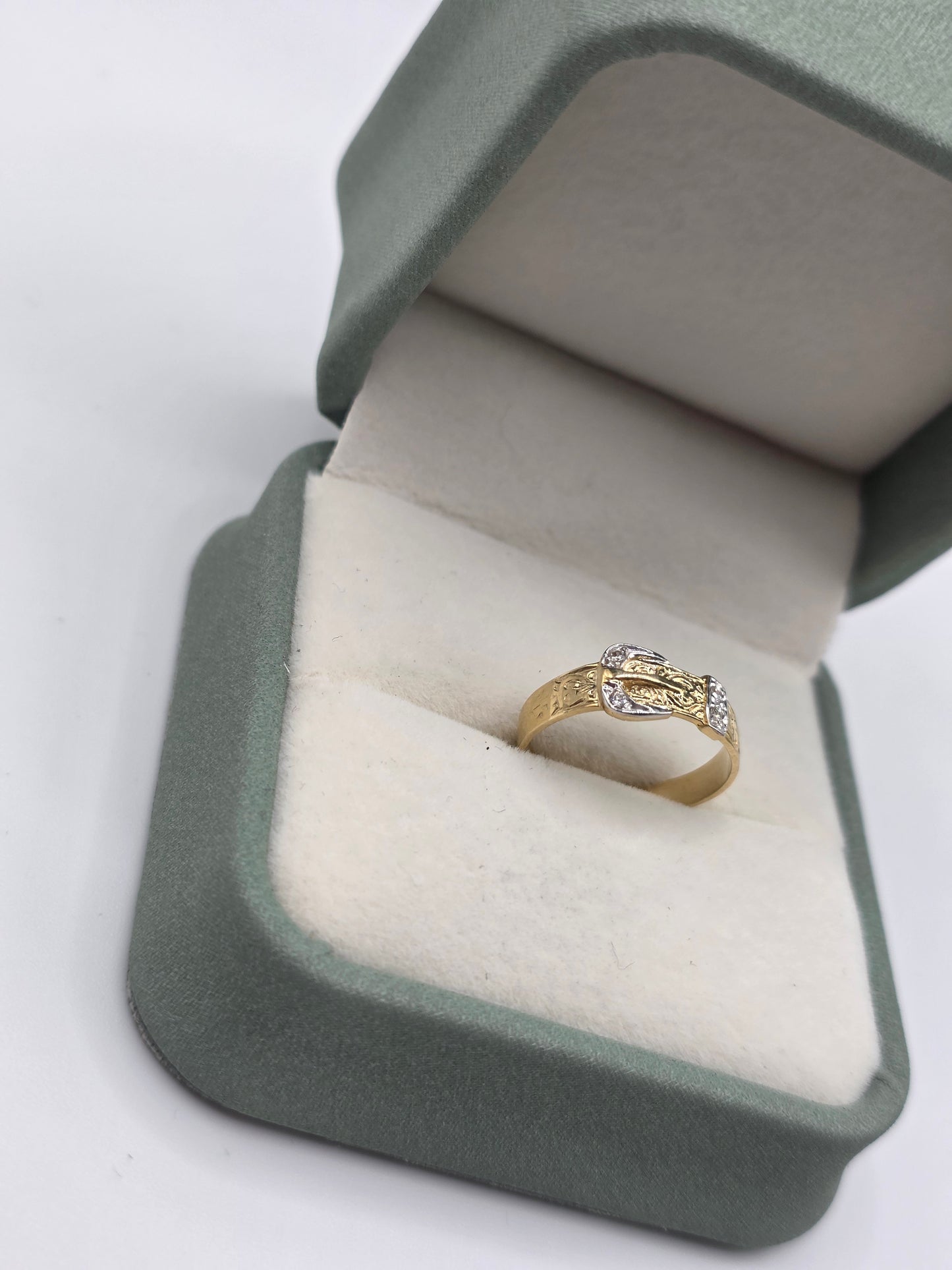 9ct gold cz buckle ring