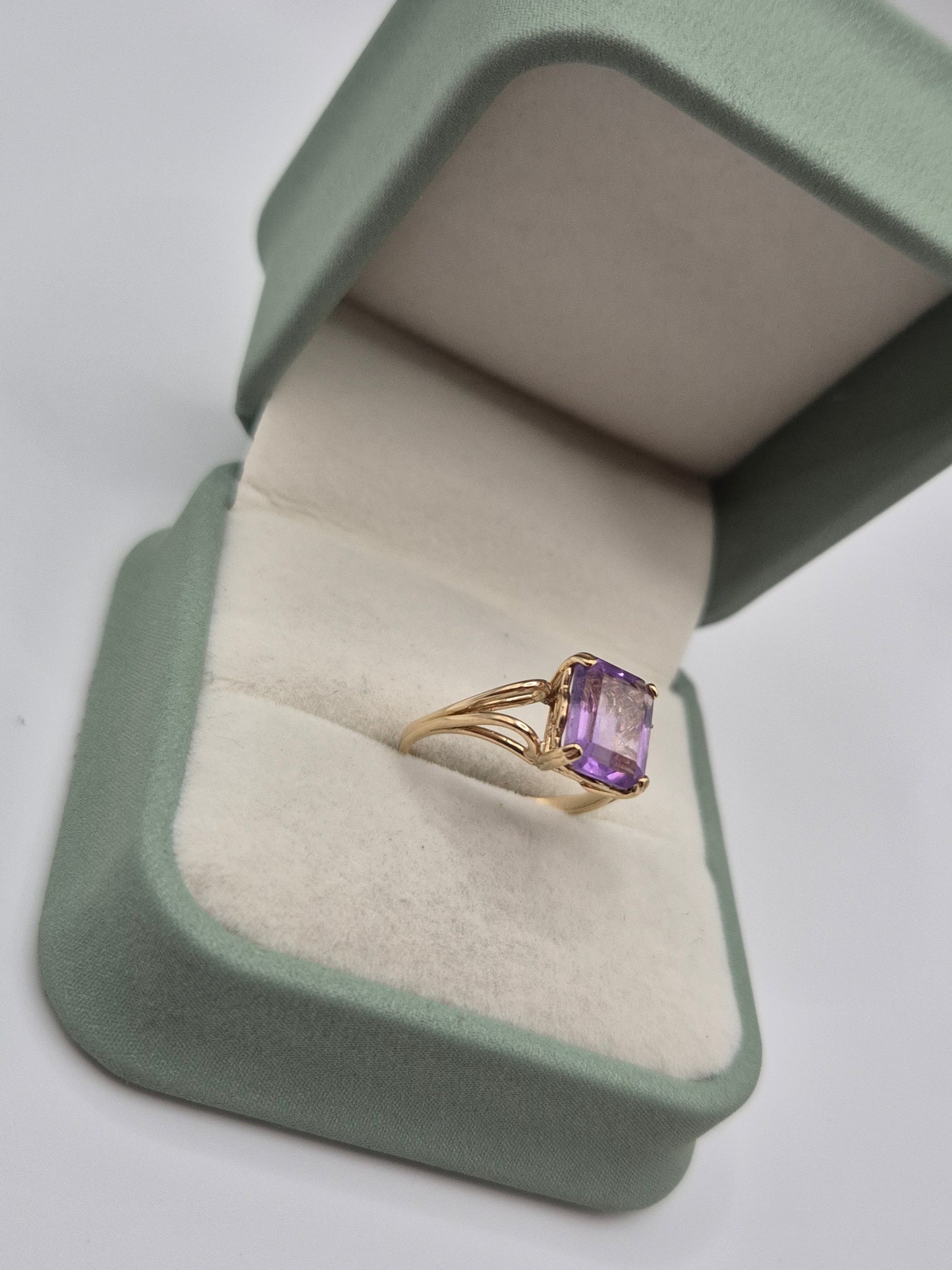 9ct gold amethyst ring