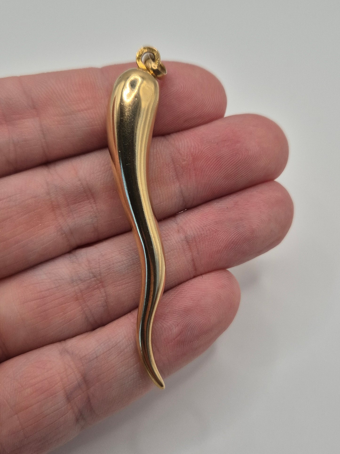 Huge 9ct gold horn of plenty pendant