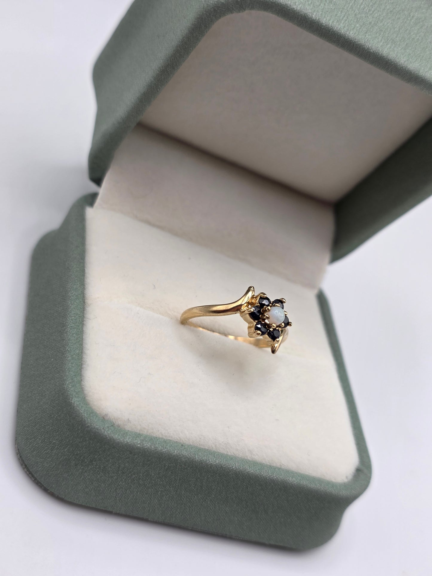 9ct gold opal and sapphire ring