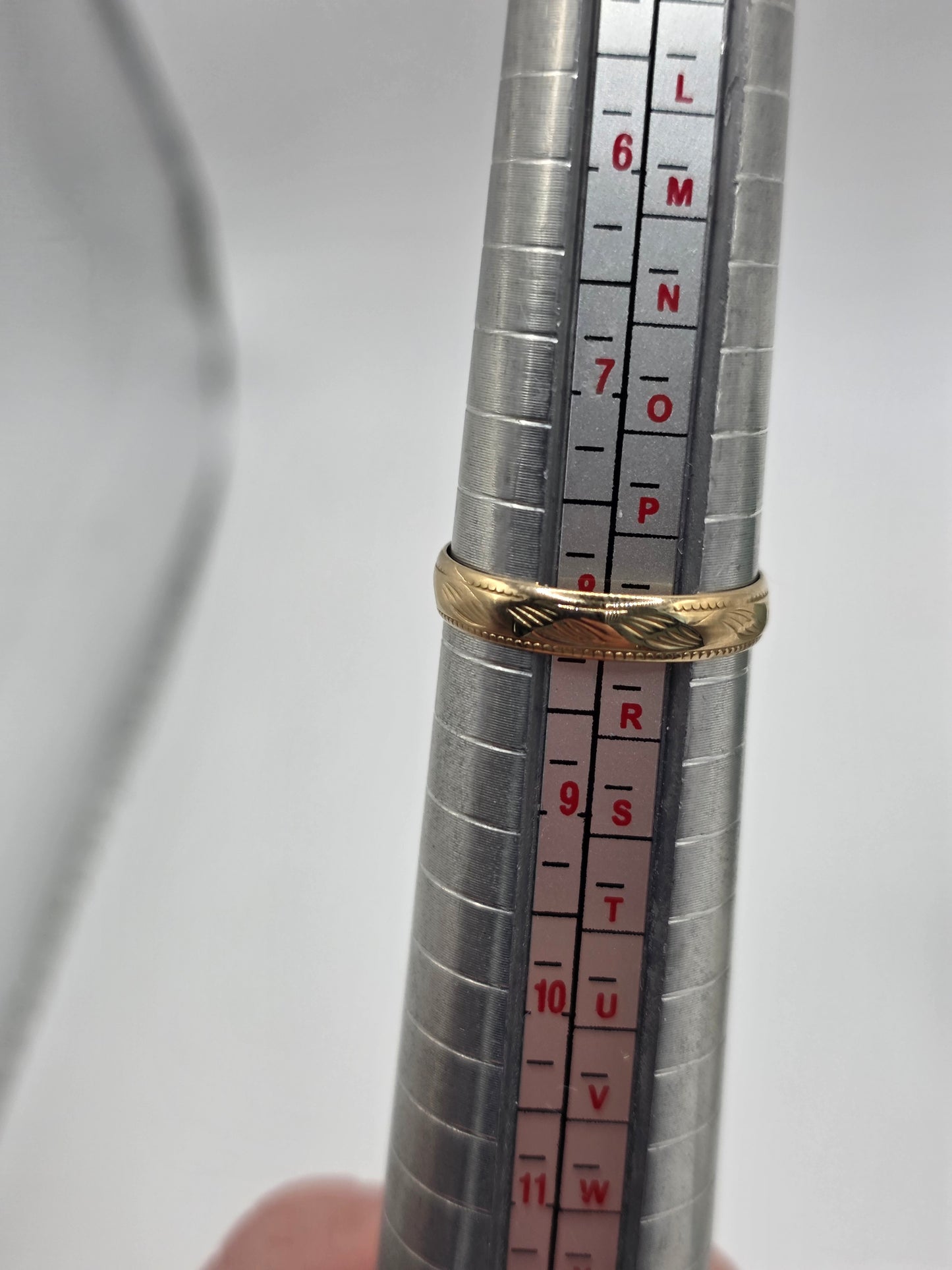 9ct gold patterned band ring