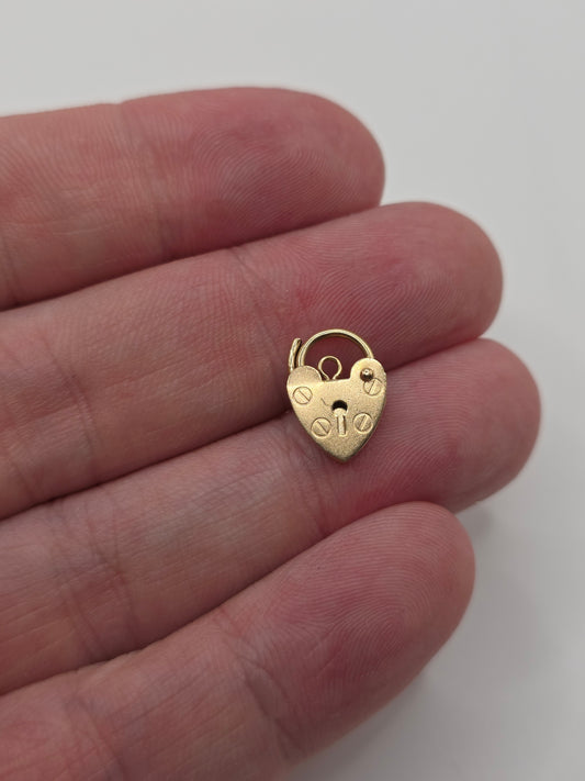 9ct gold padlock 62