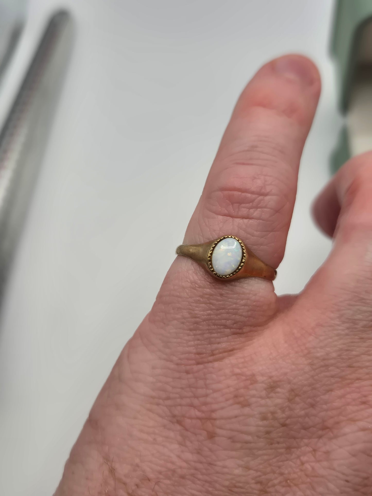 9ct gold opal ring