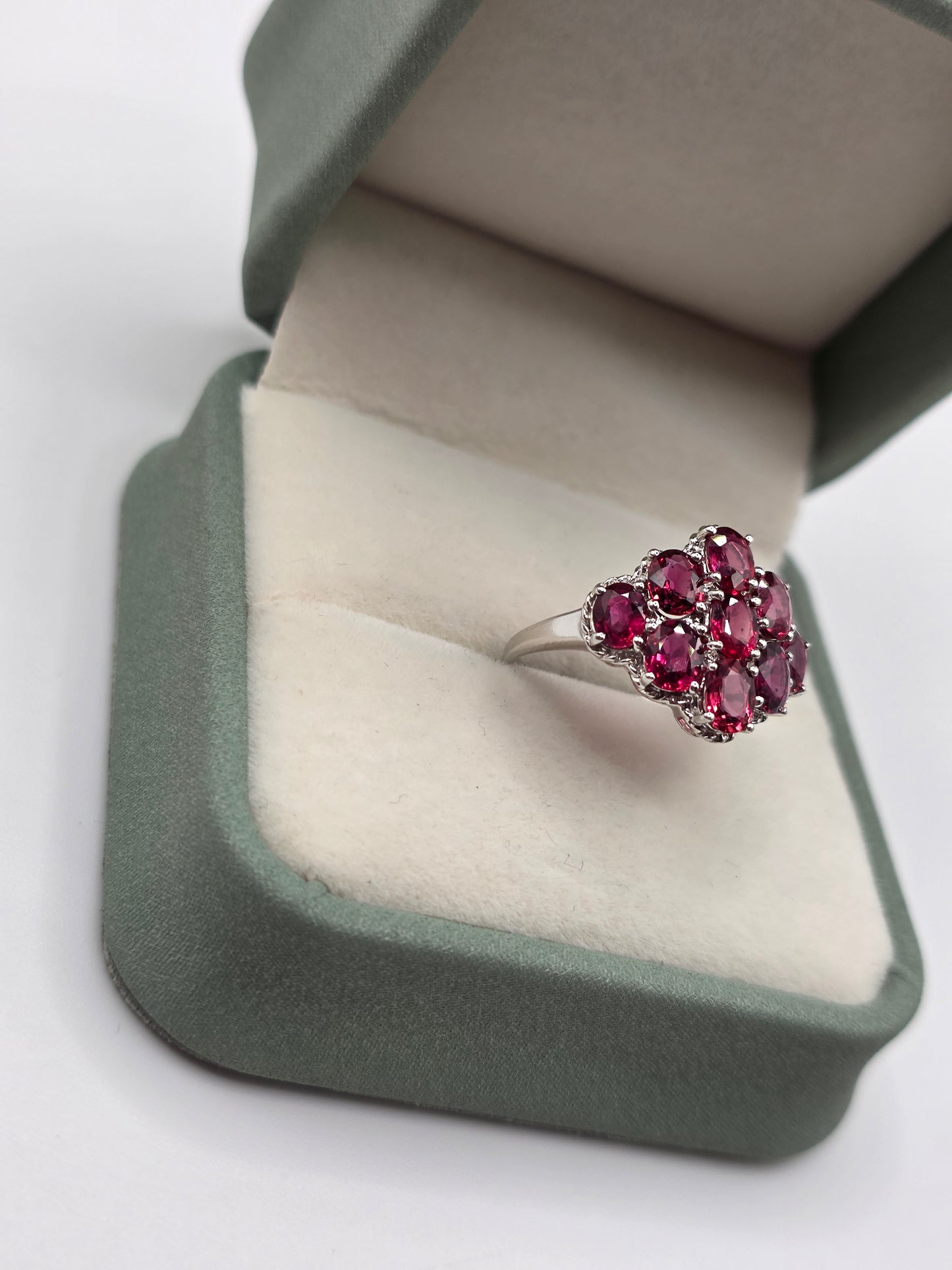 9ct white gold rhodolote ring