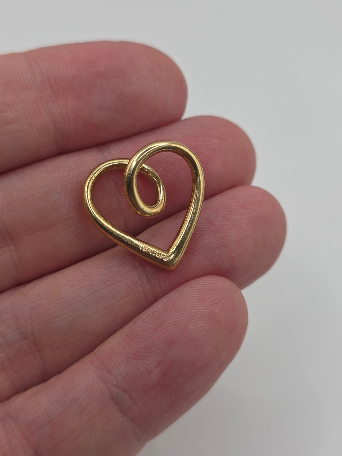 Heavy 9ct gold heart pendant
